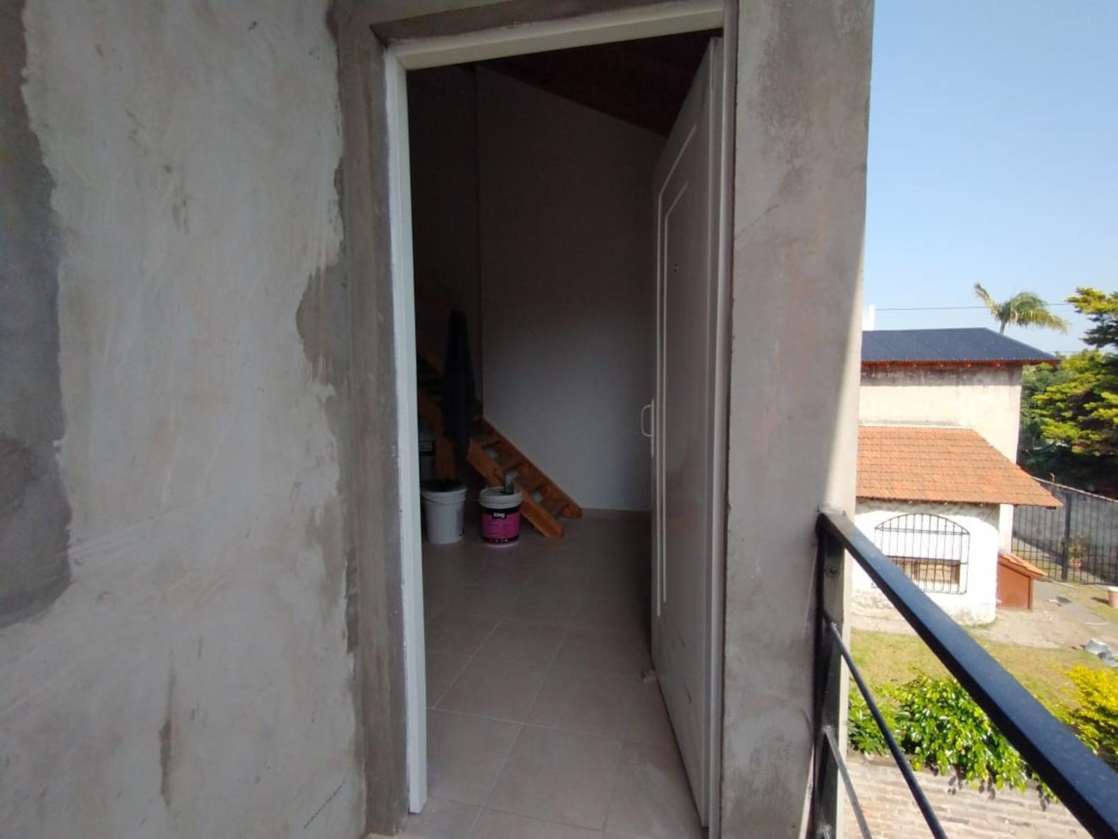 EXCELENTE PH PLANTA ALTA A ESTRENAR CON ENTREPISO, HABITACIÓN, COCINA COMEDOR Y BAÑO COMPLETO CON DUCHA. - 6
