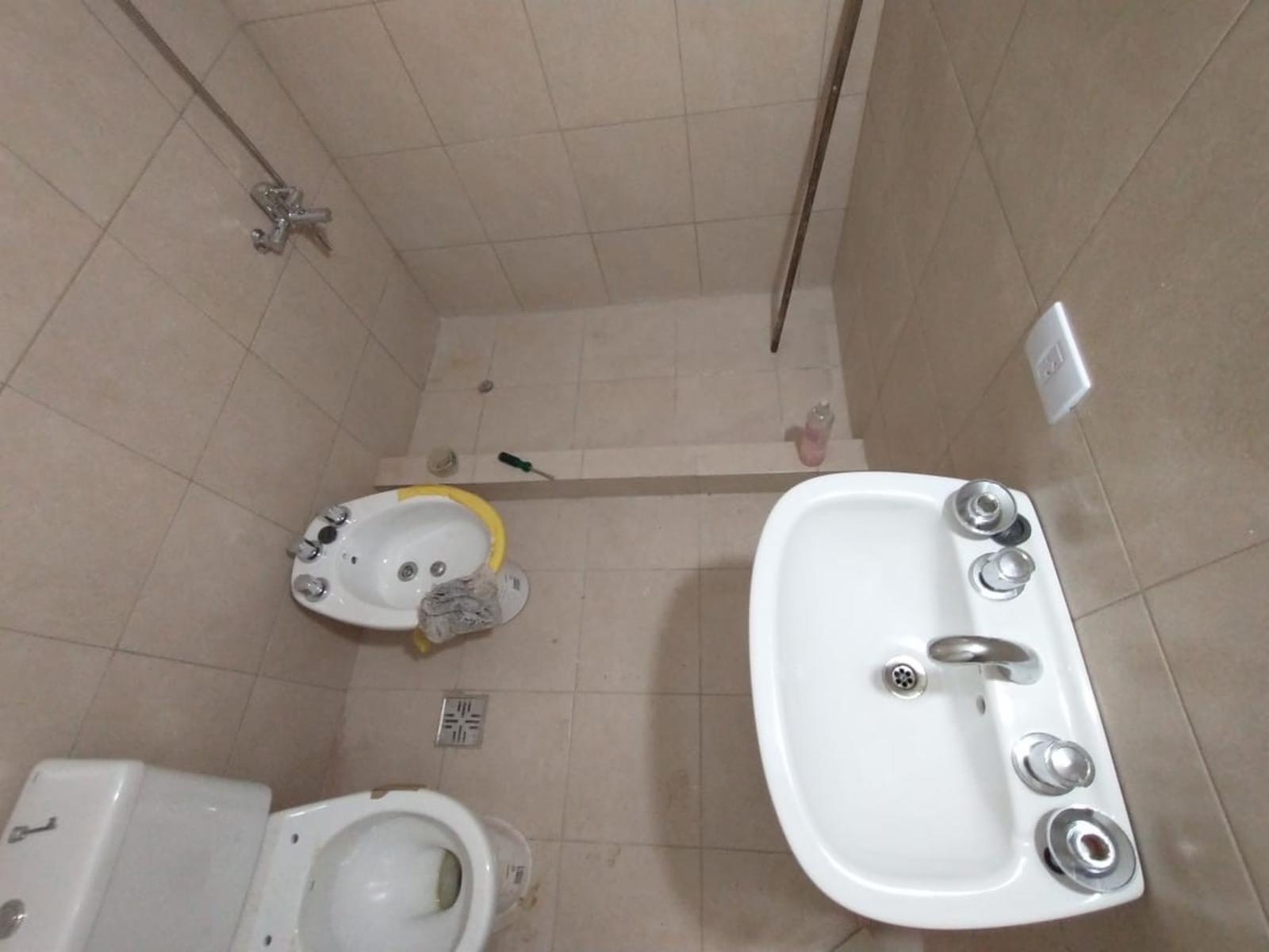 EXCELENTE PH PLANTA ALTA A ESTRENAR CON ENTREPISO, HABITACIÓN, COCINA COMEDOR Y BAÑO COMPLETO CON DUCHA. - 7