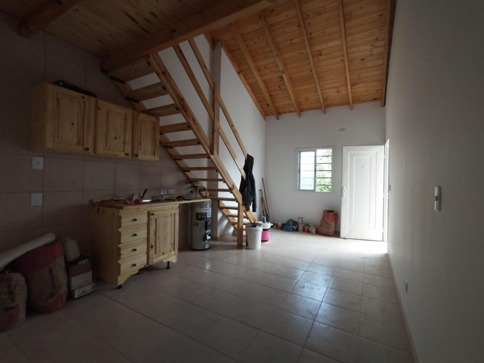 EXCELENTE PH PLANTA ALTA A ESTRENAR CON ENTREPISO, HABITACIÓN, COCINA COMEDOR Y BAÑO COMPLETO CON DUCHA. - 8