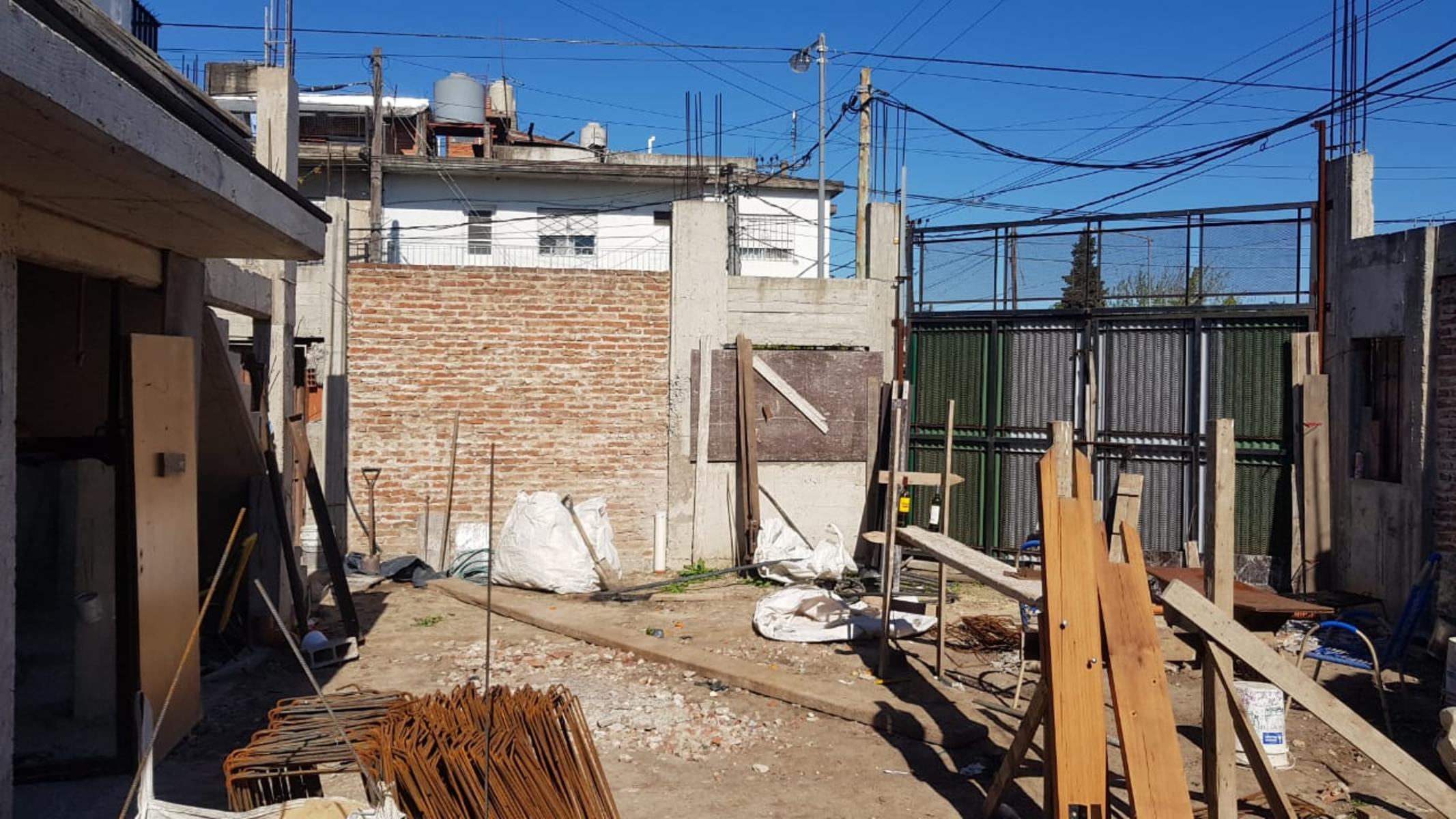 MUY BUEN LOTE DE 10 X 20 EN EL BARRIO LIBERTADOR CON BASE PARA GALPON — foto 4