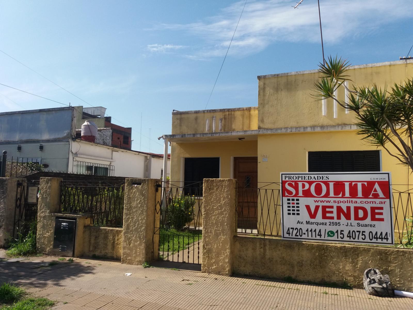 EXCELENTE CASA EN LOTE PROPIO, BUENA UBICACIÓN A METROS DE CENTRO COMERCIAL JOSÉ LEÓN SUÁREZ, CON GALPÓN Y QUINCHO CON PARRILLA, LOTE DE 8,66 mts x 45 mts