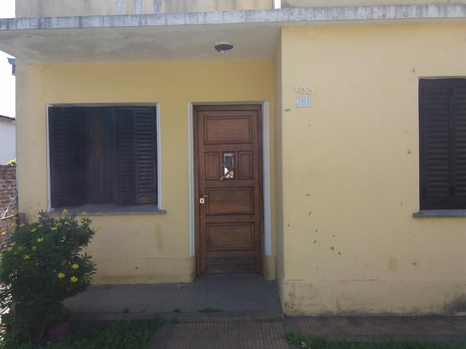 EXCELENTE CASA EN LOTE PROPIO, BUENA UBICACIÓN A METROS DE CENTRO COMERCIAL JOSÉ LEÓN SUÁREZ, CON GALPÓN Y QUINCHO CON PARRILLA, LOTE DE 8,66 mts x 45 mts — foto 3