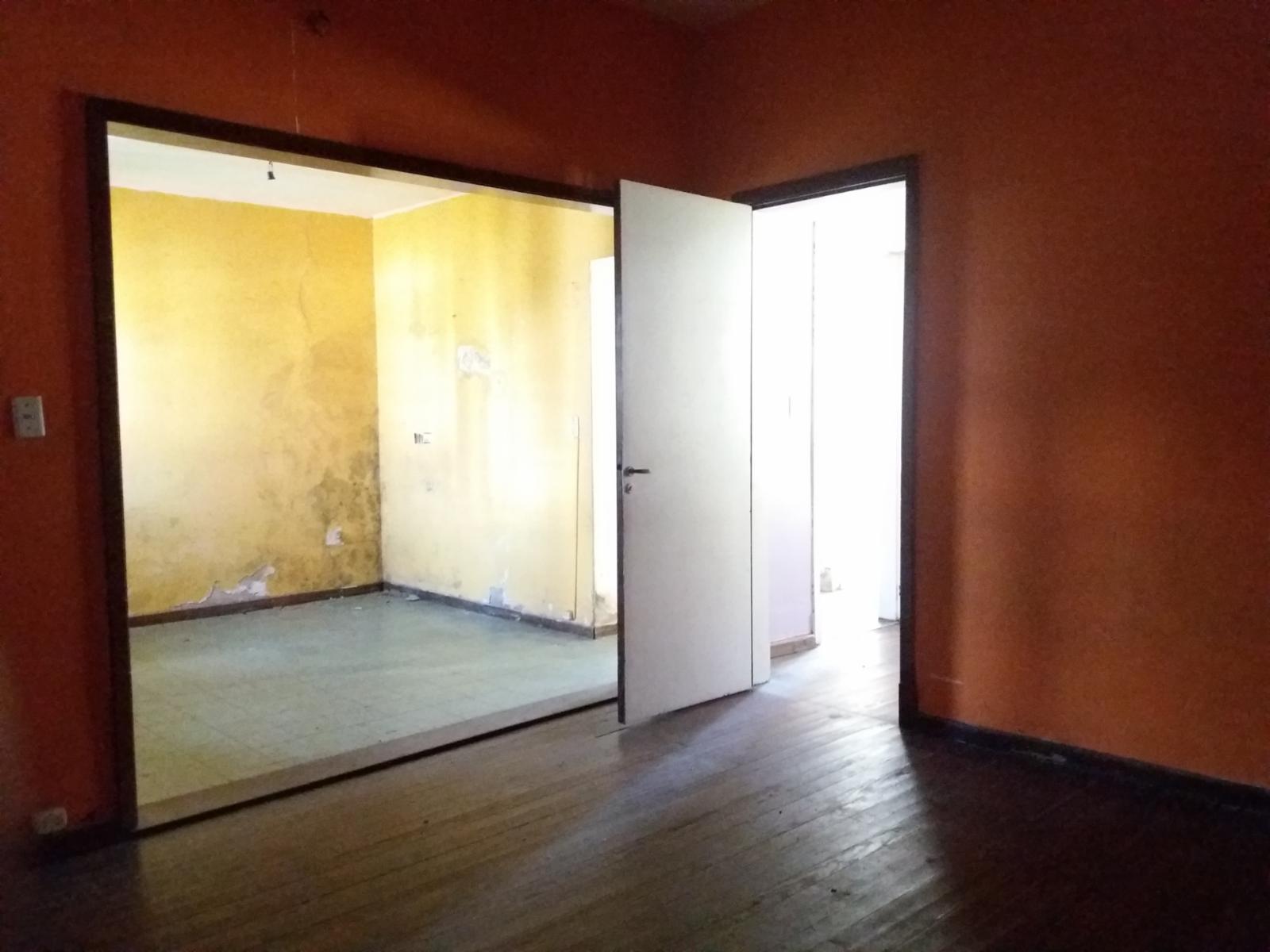 EXCELENTE CASA EN LOTE PROPIO, BUENA UBICACIÓN A METROS DE CENTRO COMERCIAL JOSÉ LEÓN SUÁREZ, CON GALPÓN Y QUINCHO CON PARRILLA, LOTE DE 8,66 mts x 45 mts — foto 9