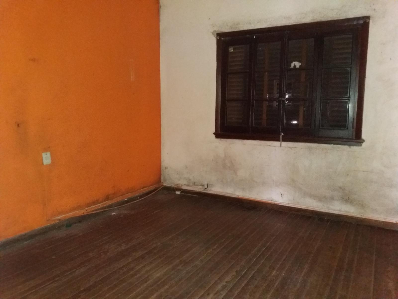 EXCELENTE CASA EN LOTE PROPIO, BUENA UBICACIÓN A METROS DE CENTRO COMERCIAL JOSÉ LEÓN SUÁREZ, CON GALPÓN Y QUINCHO CON PARRILLA, LOTE DE 8,66 mts x 45 mts — foto 10