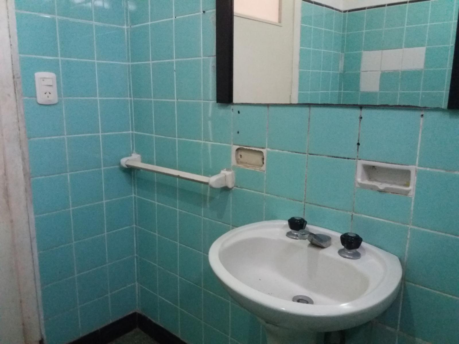 EXCELENTE CASA EN LOTE PROPIO, BUENA UBICACIÓN A METROS DE CENTRO COMERCIAL JOSÉ LEÓN SUÁREZ, CON GALPÓN Y QUINCHO CON PARRILLA, LOTE DE 8,66 mts x 45 mts — foto 14