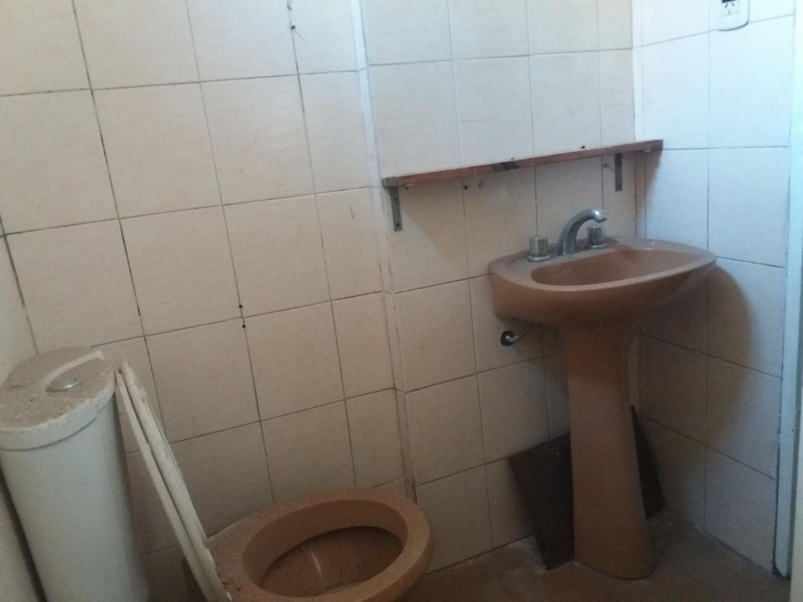 PH FRENTE EN OCHAVA A METROS DE ESTACIÓN SUÁREZ, LIVING CON COCINA INTEGRADA, AMPLIA HABITACIÓN CON PLACARD Y BAÑO CON DUCHA — foto 8