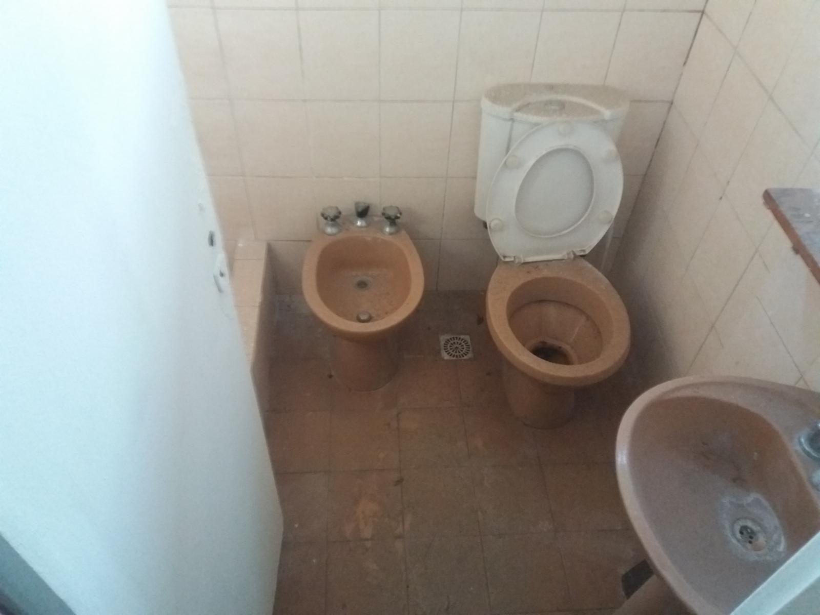 PH FRENTE EN OCHAVA A METROS DE ESTACIÓN SUÁREZ, LIVING CON COCINA INTEGRADA, AMPLIA HABITACIÓN CON PLACARD Y BAÑO CON DUCHA — foto 10
