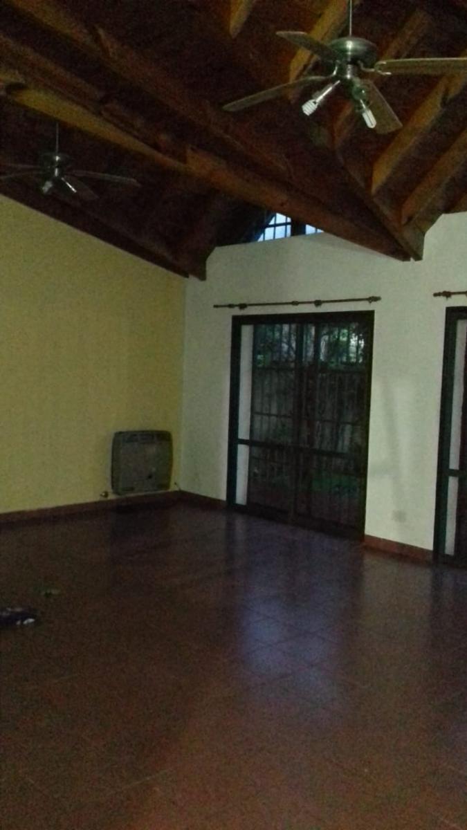 EXCELENTE CASA 2 PLANTAS EN LOTE PROPIO CON COCHERA SEMICUBIERTA, 4 HABITACIONES, PATIO Y FONDO LIBRE, LAVADERO Y JARDÍN DE INVIERNO. EXCELENTE ESTADO GENERAL. — foto 11