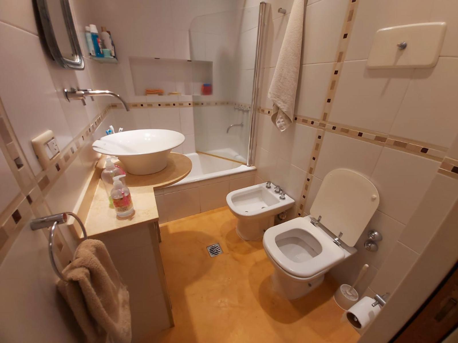 Excelente ph tipo casa, individual, frente, 3 amb en muy buena zona residencial — foto 2
