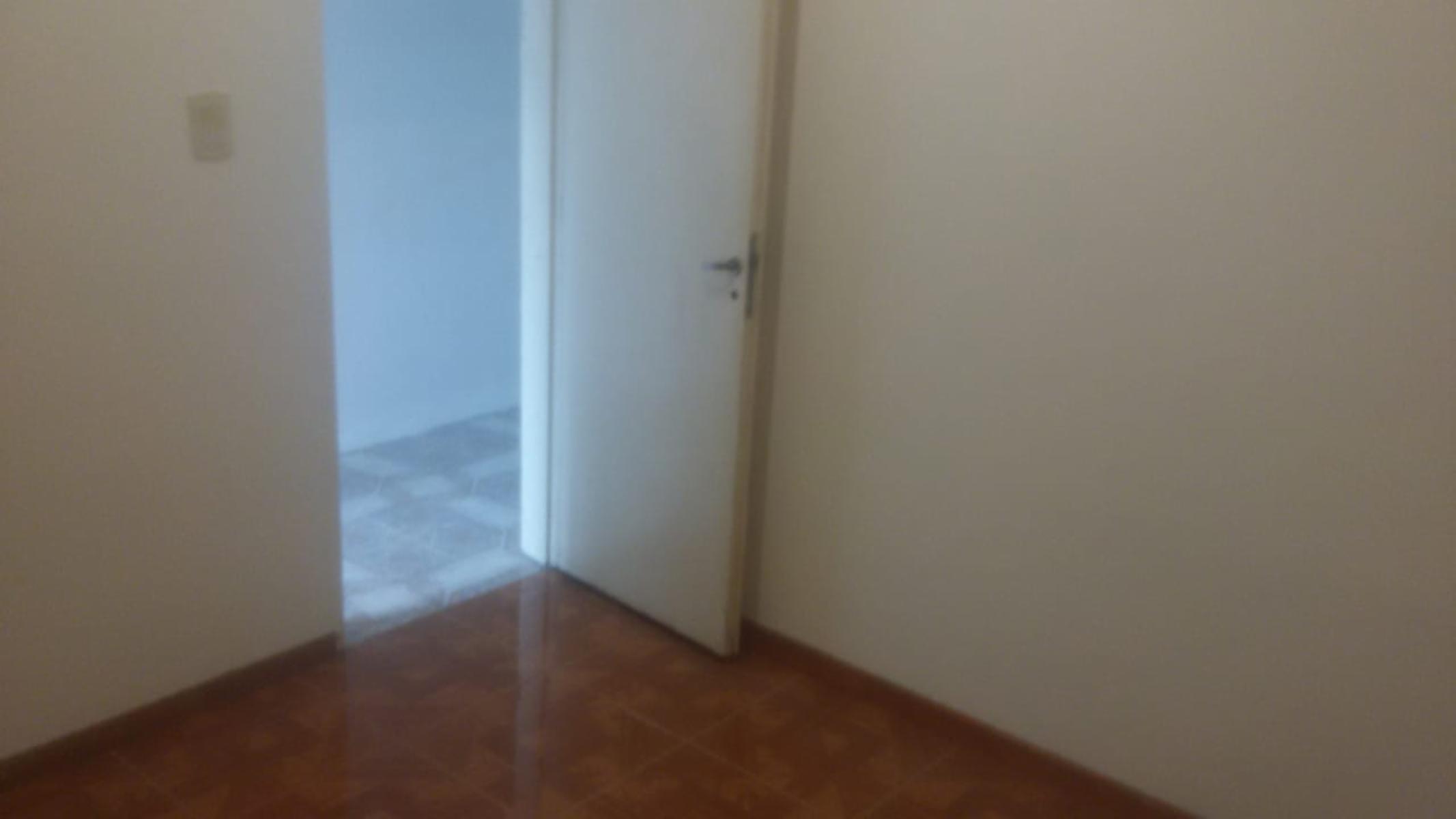 PH PLANTA BAJA FRENTE CON COCINA COMEDOR, AGUA CALIENTE POR TERMOTANQUE, BAÑO CON DUCHA Y BIDET Y 1 HABITACIÓN. - 1