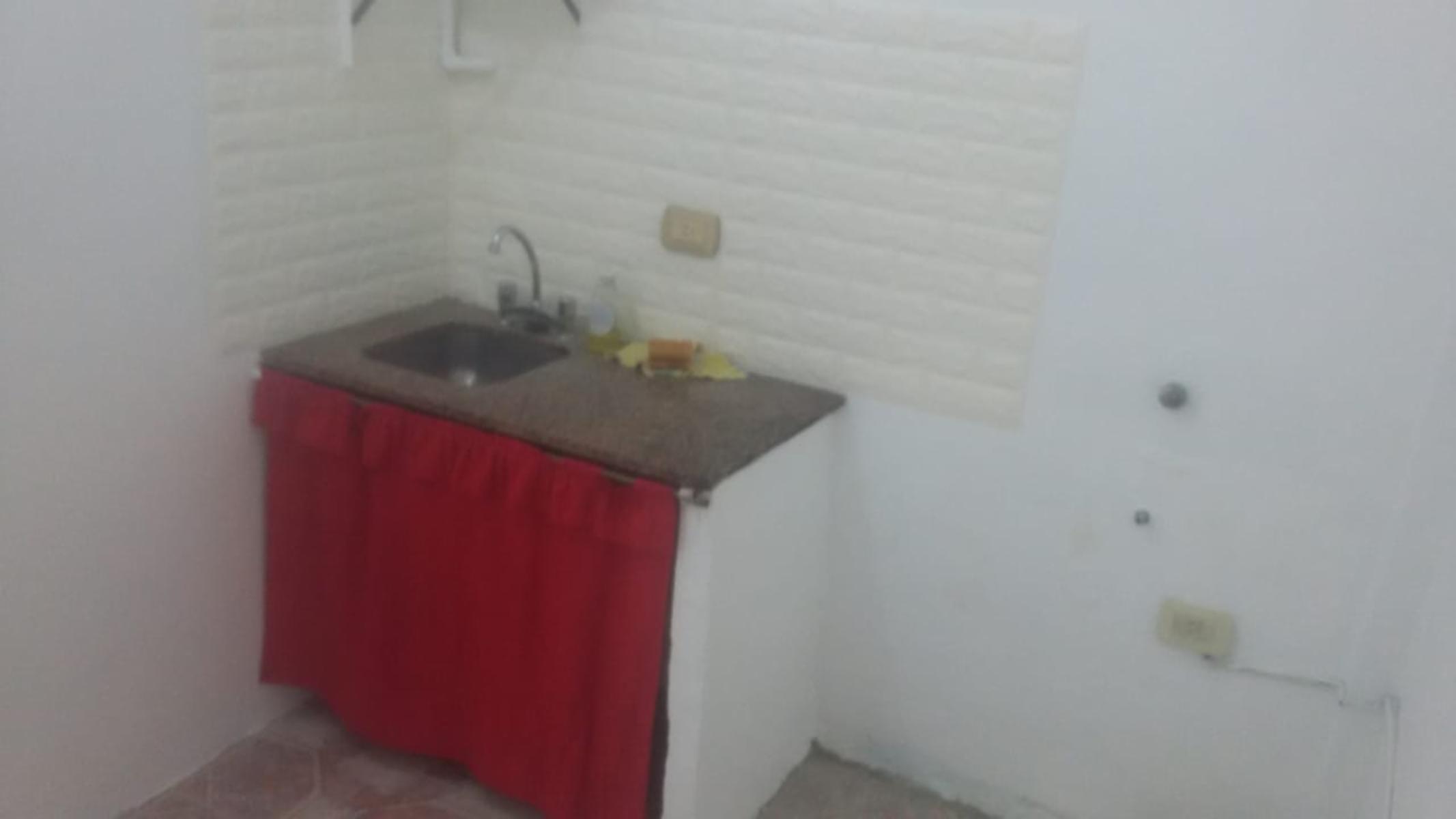PH PLANTA BAJA FRENTE CON COCINA COMEDOR, AGUA CALIENTE POR TERMOTANQUE, BAÑO CON DUCHA Y BIDET Y 1 HABITACIÓN. - 4