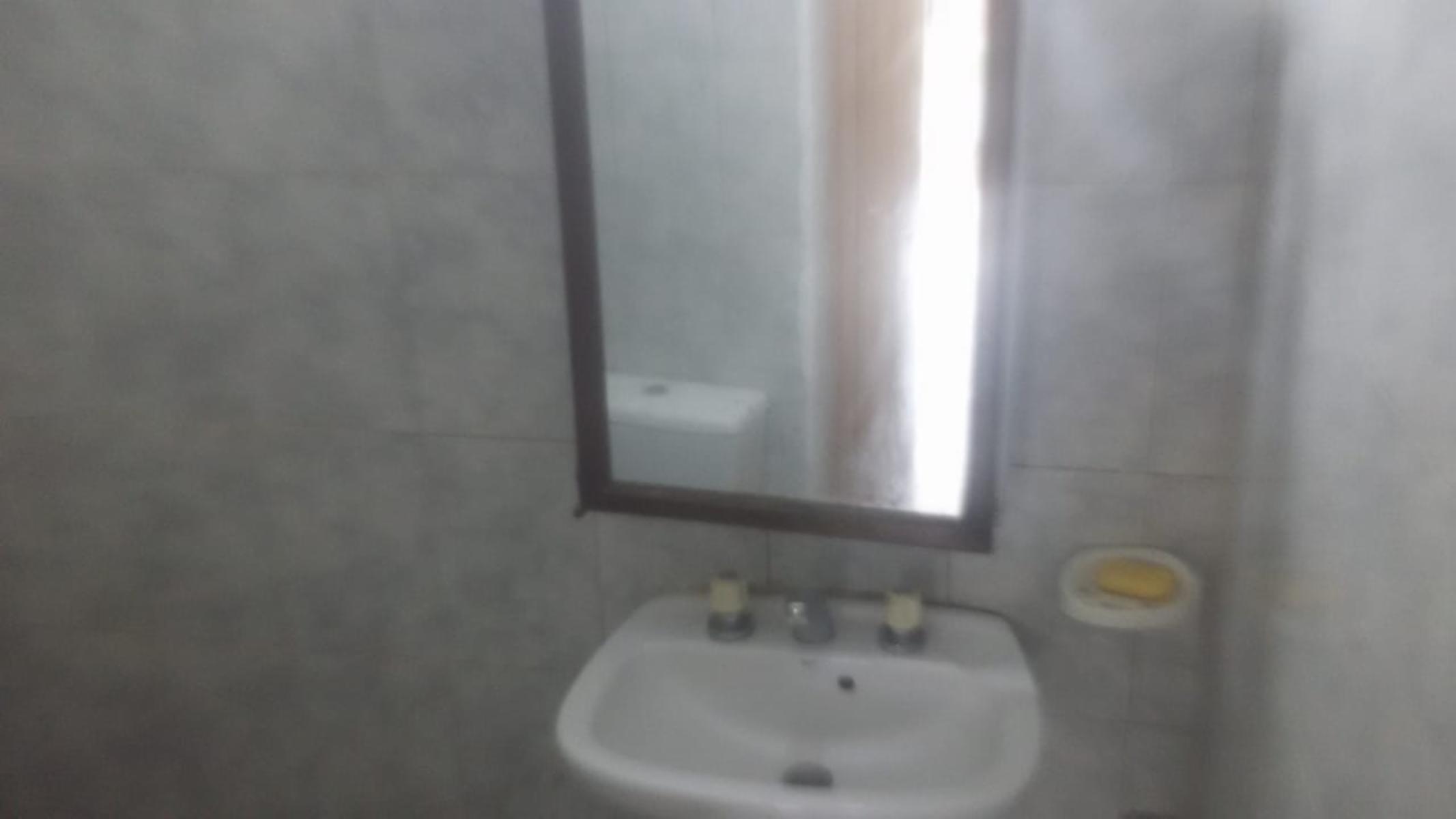 PH PLANTA BAJA FRENTE CON COCINA COMEDOR, AGUA CALIENTE POR TERMOTANQUE, BAÑO CON DUCHA Y BIDET Y 1 HABITACIÓN. - 5