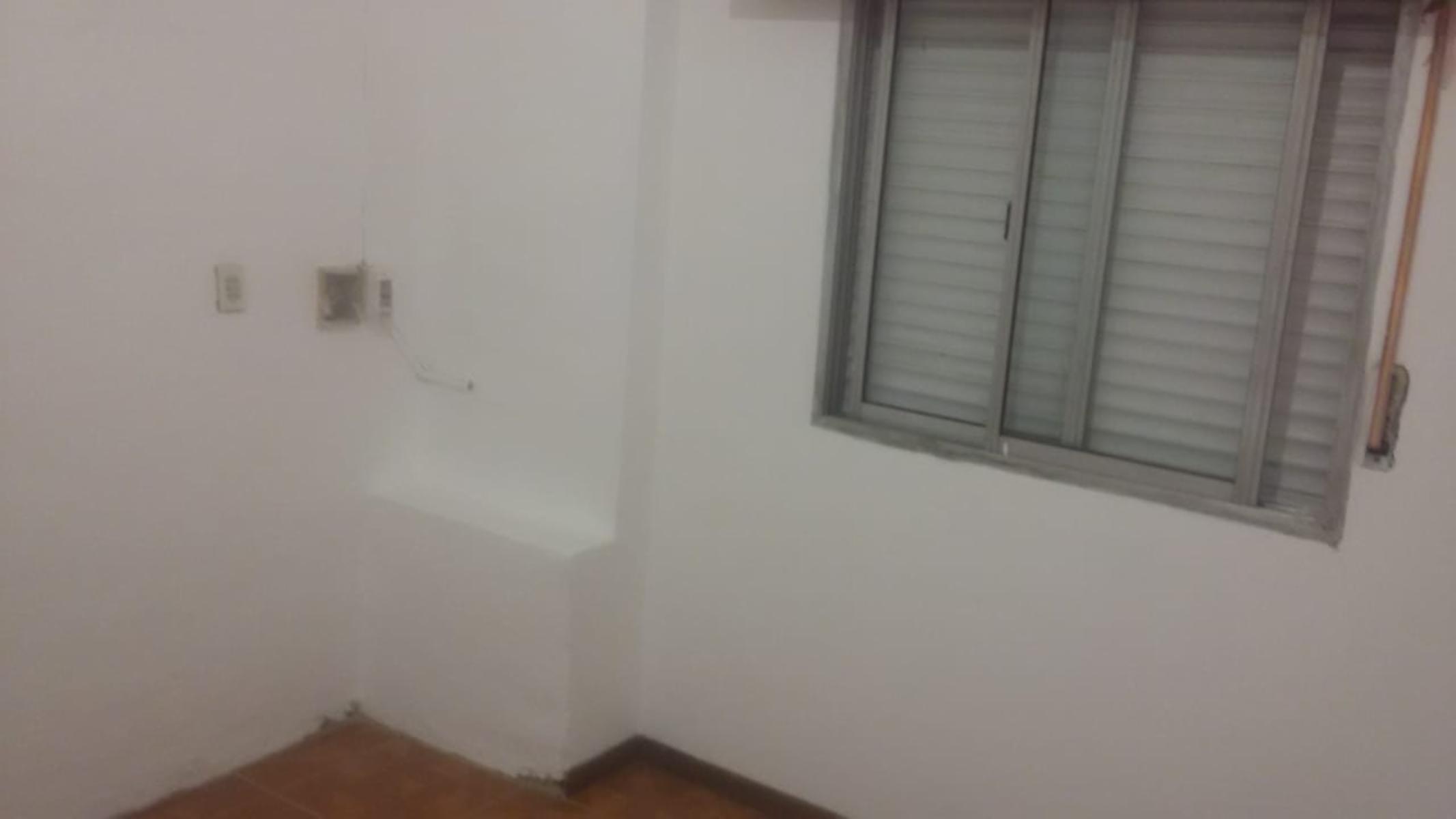 PH PLANTA BAJA FRENTE CON COCINA COMEDOR, AGUA CALIENTE POR TERMOTANQUE, BAÑO CON DUCHA Y BIDET Y 1 HABITACIÓN. - 6