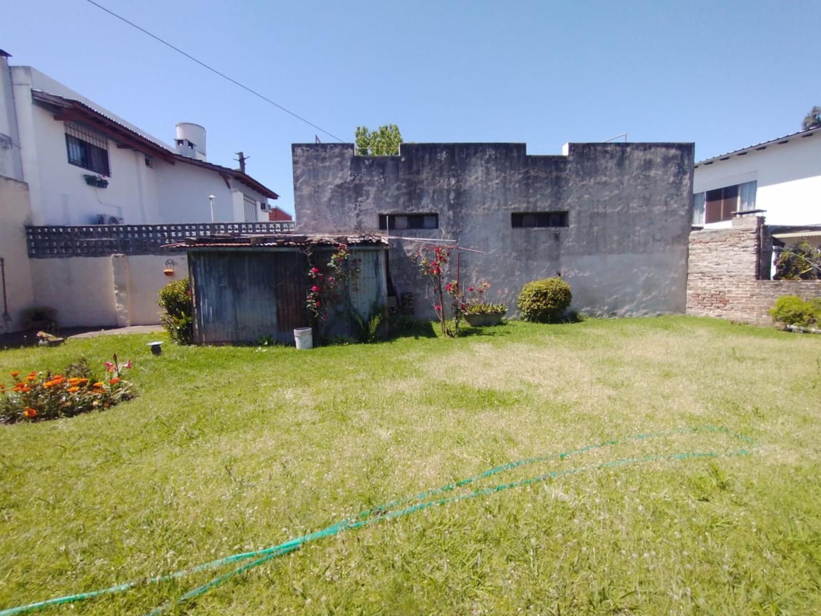 EXCELENTE CASA CON 2 HABITACIONES, COCINA, COMEDOR, DESPENSA Y LAVADERO CUBIERTO. EN LOTE PROPIO CON AMPLIO FONDO LIBRE Y GALPÓN DE HERRAMIENTAS. — foto 7