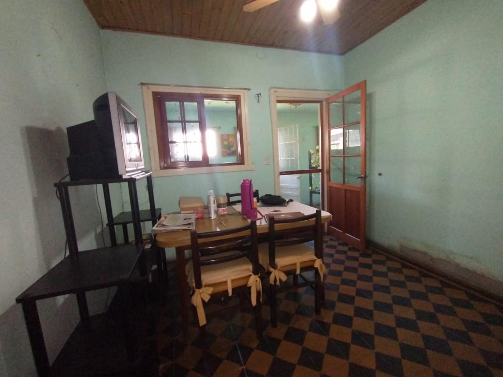 EXCELENTE CASA CON 2 HABITACIONES, COCINA, COMEDOR, DESPENSA Y LAVADERO CUBIERTO. EN LOTE PROPIO CON AMPLIO FONDO LIBRE Y GALPÓN DE HERRAMIENTAS. — foto 10