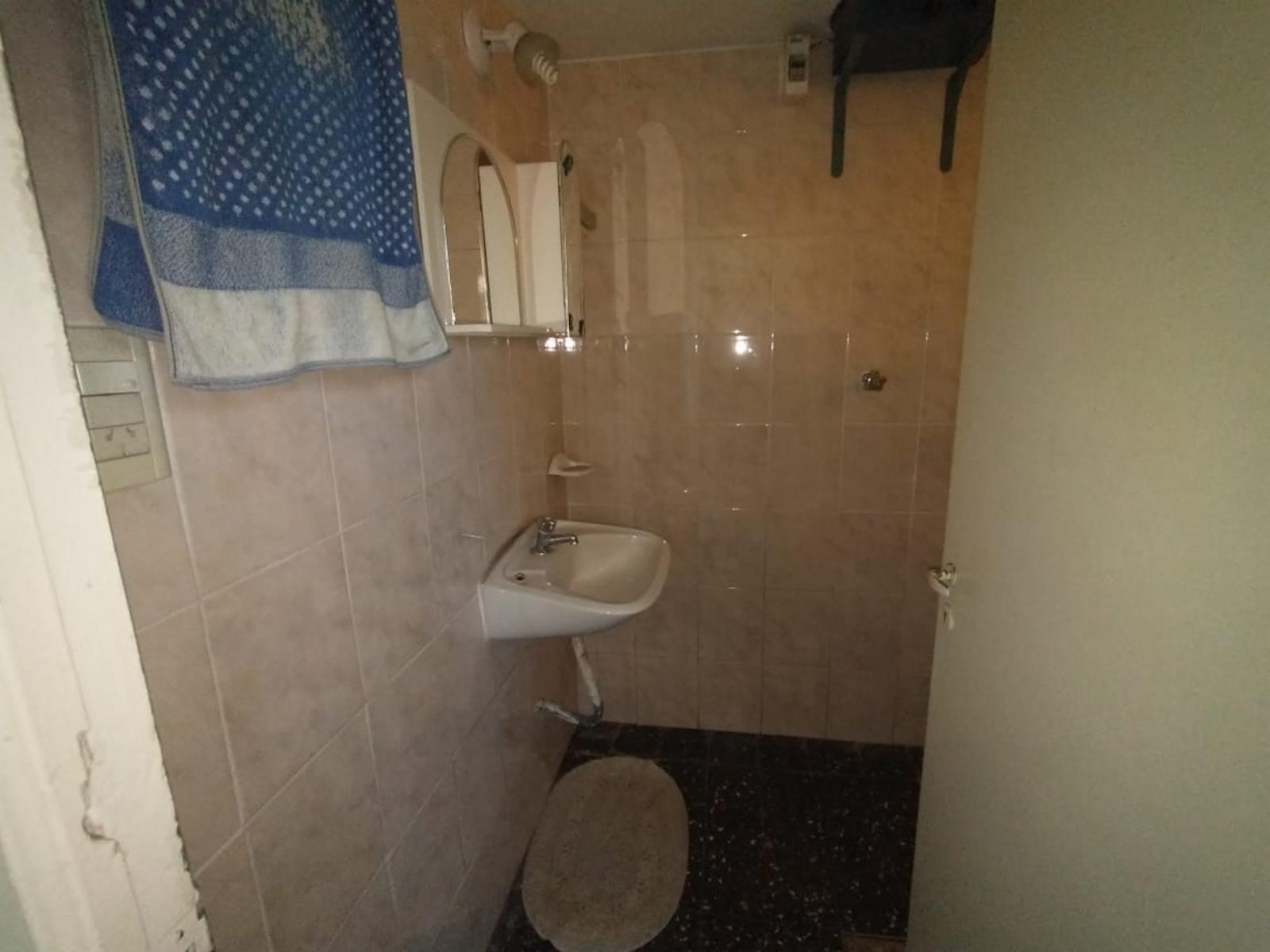 EXCELENTE CASA CON 2 HABITACIONES, COCINA, COMEDOR, DESPENSA Y LAVADERO CUBIERTO. EN LOTE PROPIO CON AMPLIO FONDO LIBRE Y GALPÓN DE HERRAMIENTAS. — foto 11