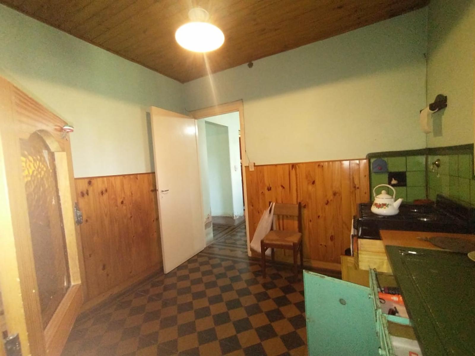 EXCELENTE CASA CON 2 HABITACIONES, COCINA, COMEDOR, DESPENSA Y LAVADERO CUBIERTO. EN LOTE PROPIO CON AMPLIO FONDO LIBRE Y GALPÓN DE HERRAMIENTAS. — foto 14