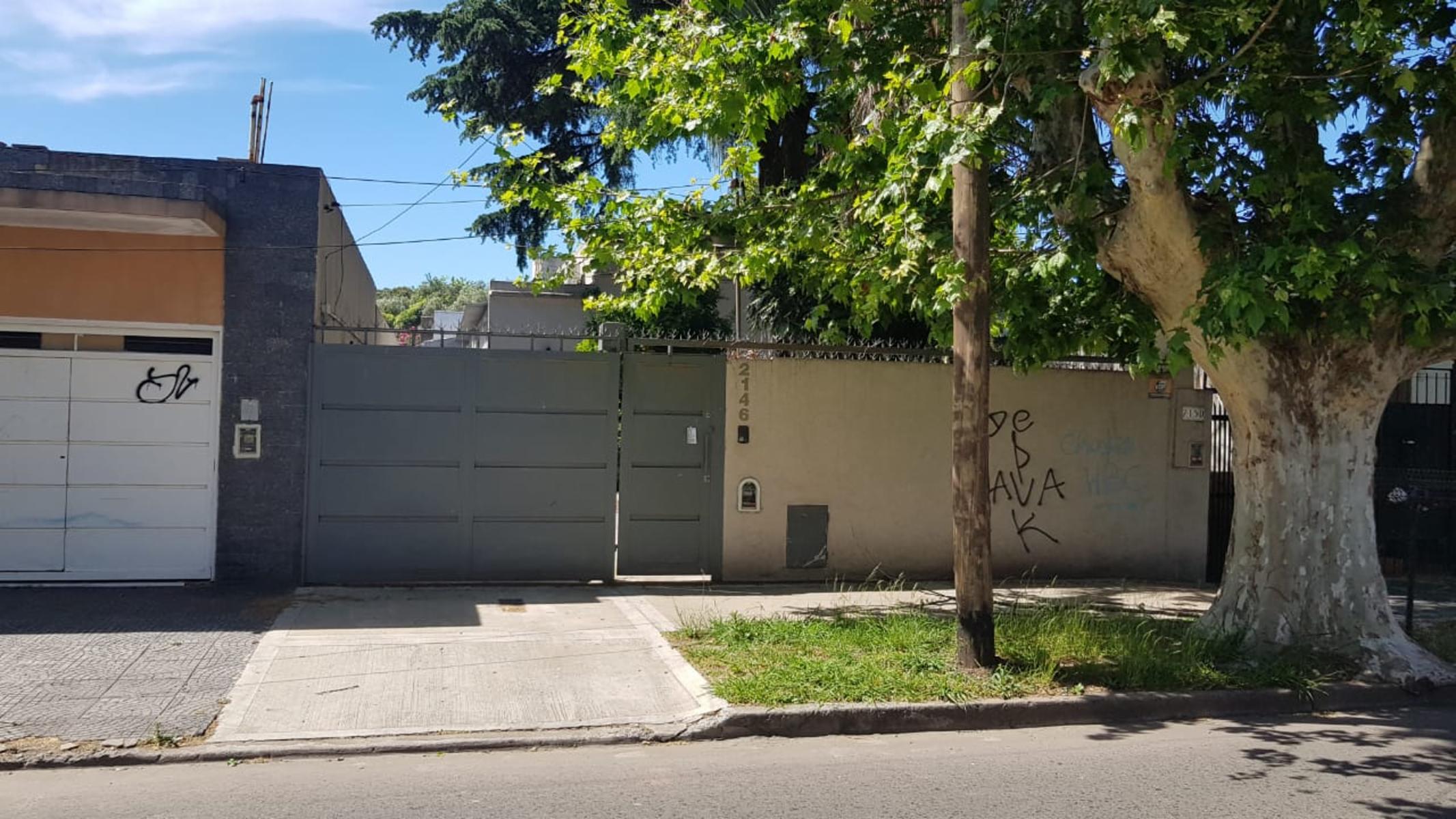 EXCELENTES CONSULTORIOS EN LOTE DE 8,8 x 30 mts. - 2