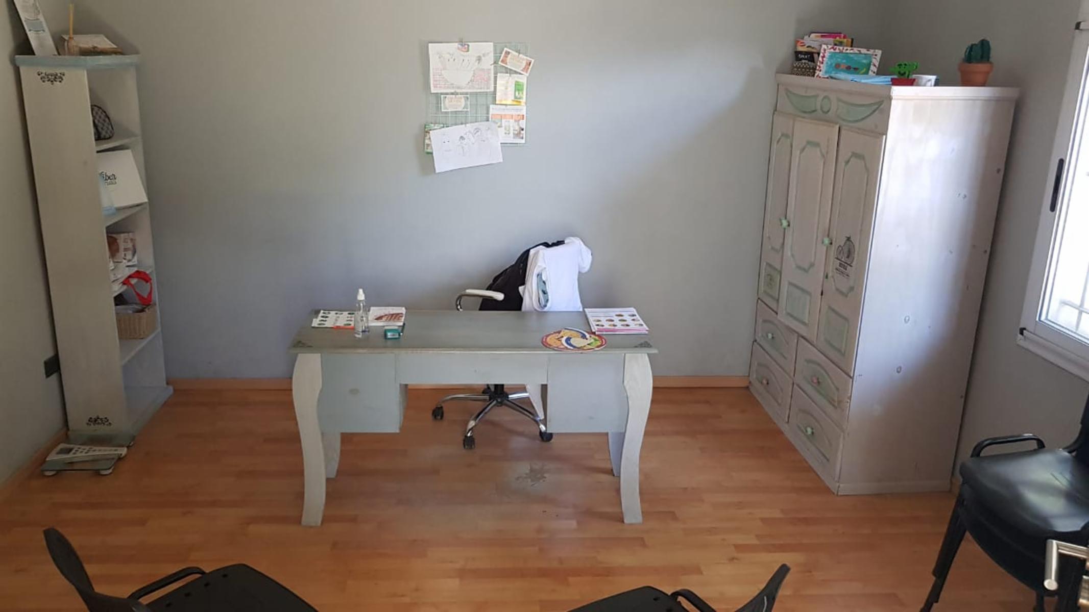 EXCELENTES CONSULTORIOS EN LOTE DE 8,8 x 30 mts. - 3