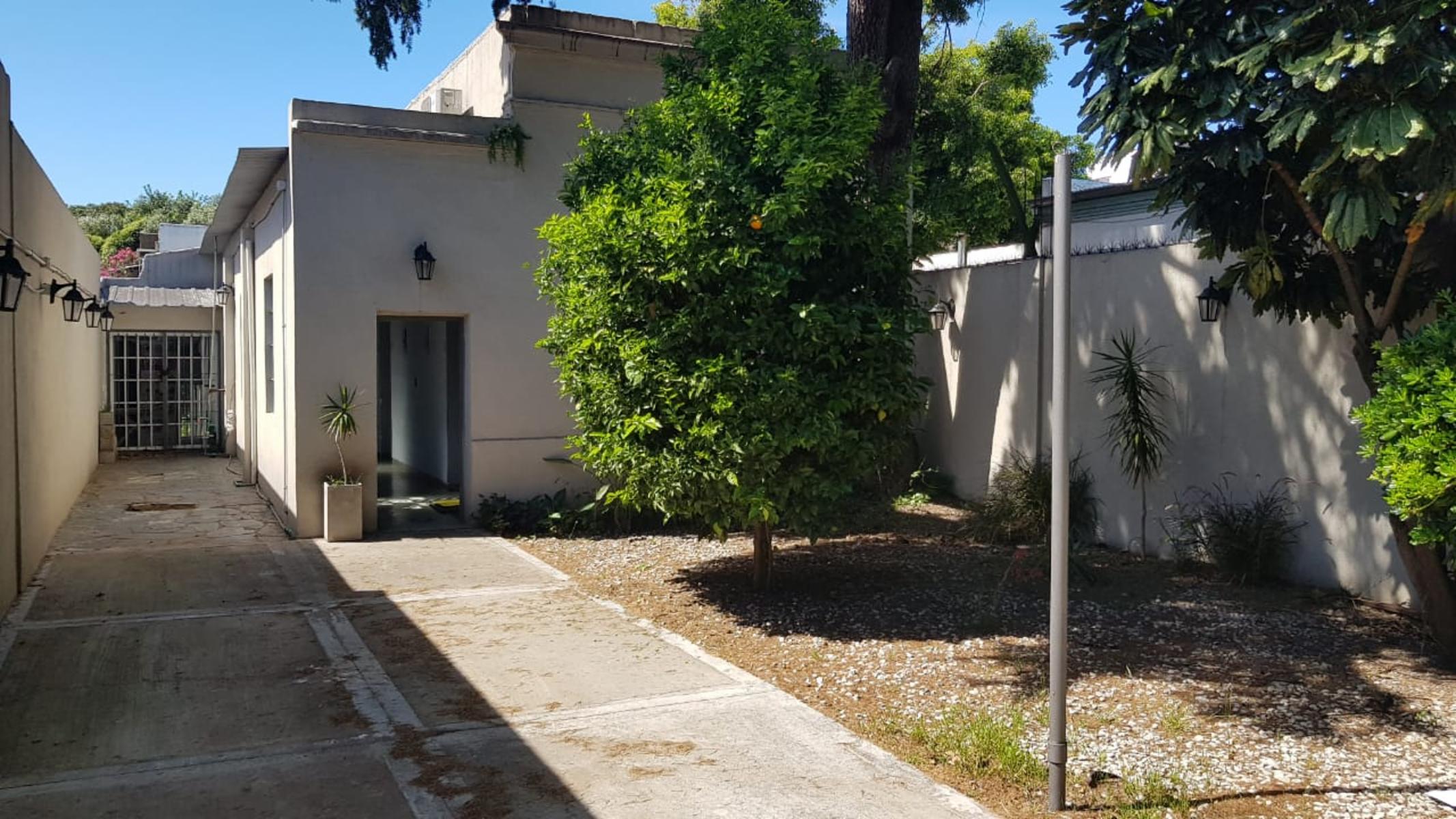 EXCELENTES CONSULTORIOS EN LOTE DE 8,8 x 30 mts. - 4