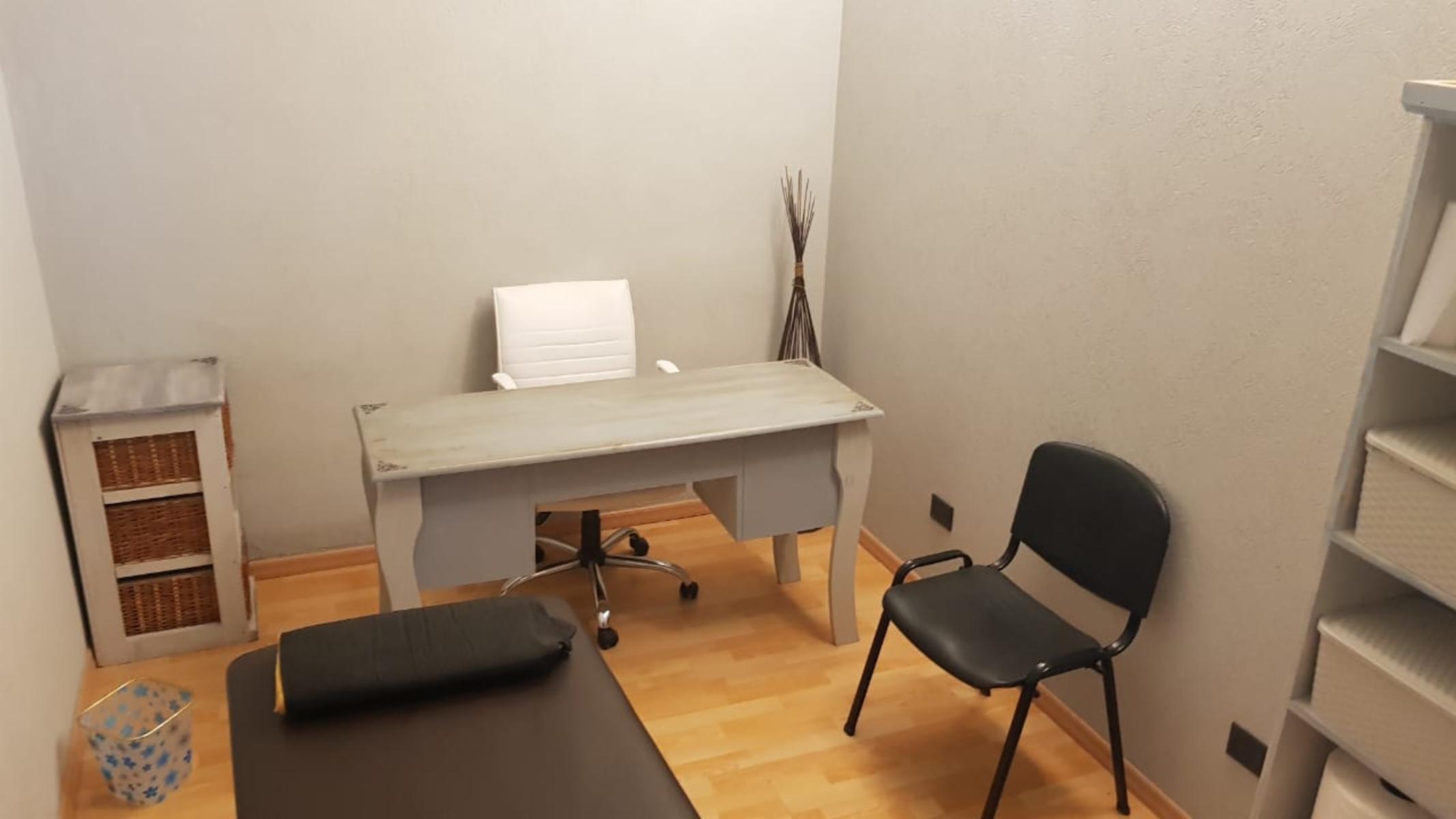 EXCELENTES CONSULTORIOS EN LOTE DE 8,8 x 30 mts. - 6