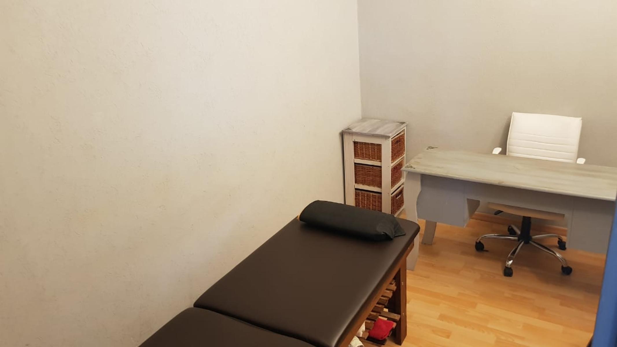 EXCELENTES CONSULTORIOS EN LOTE DE 8,8 x 30 mts. - 7