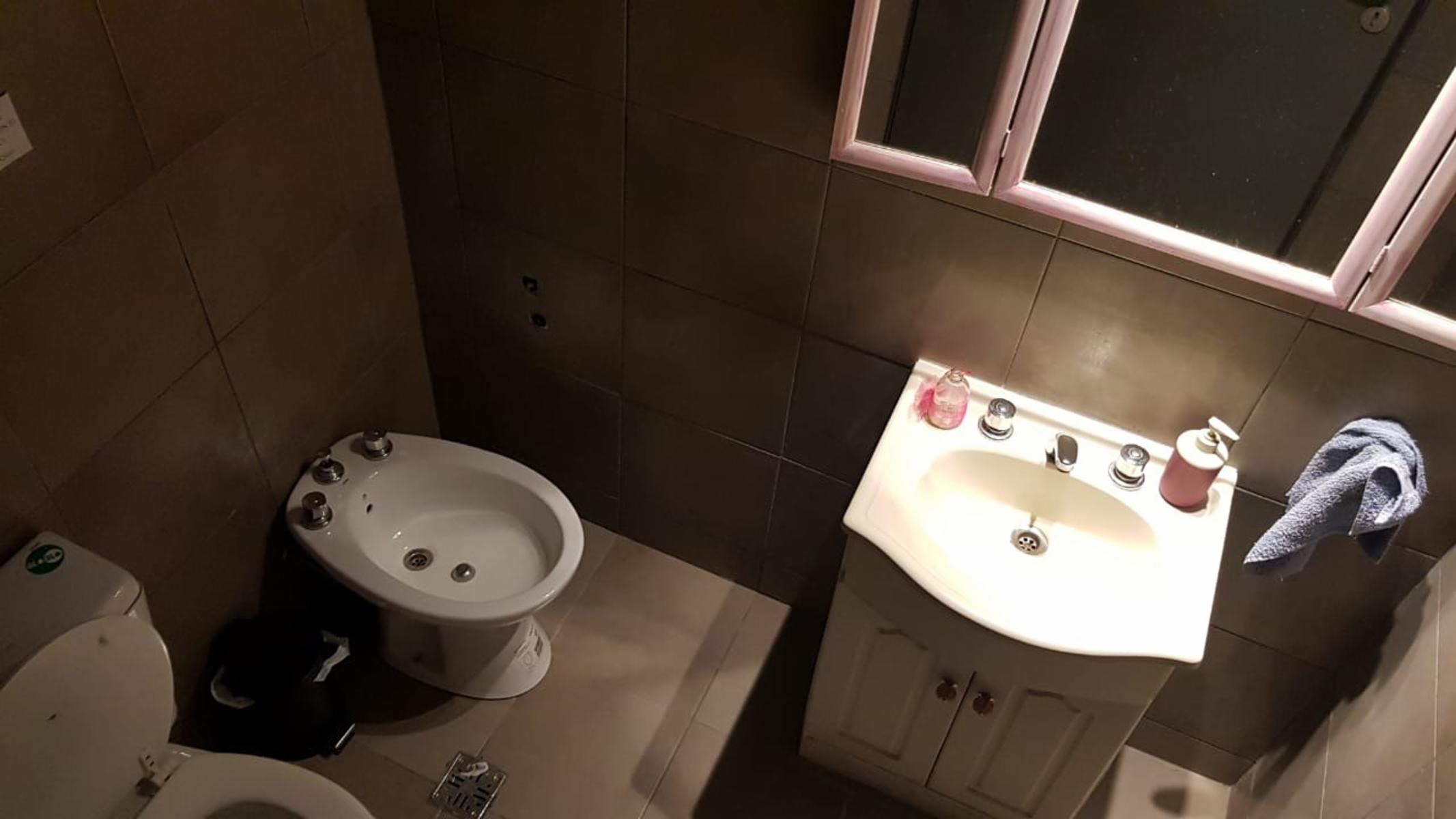 EXCELENTES CONSULTORIOS EN LOTE DE 8,8 x 30 mts. - 9