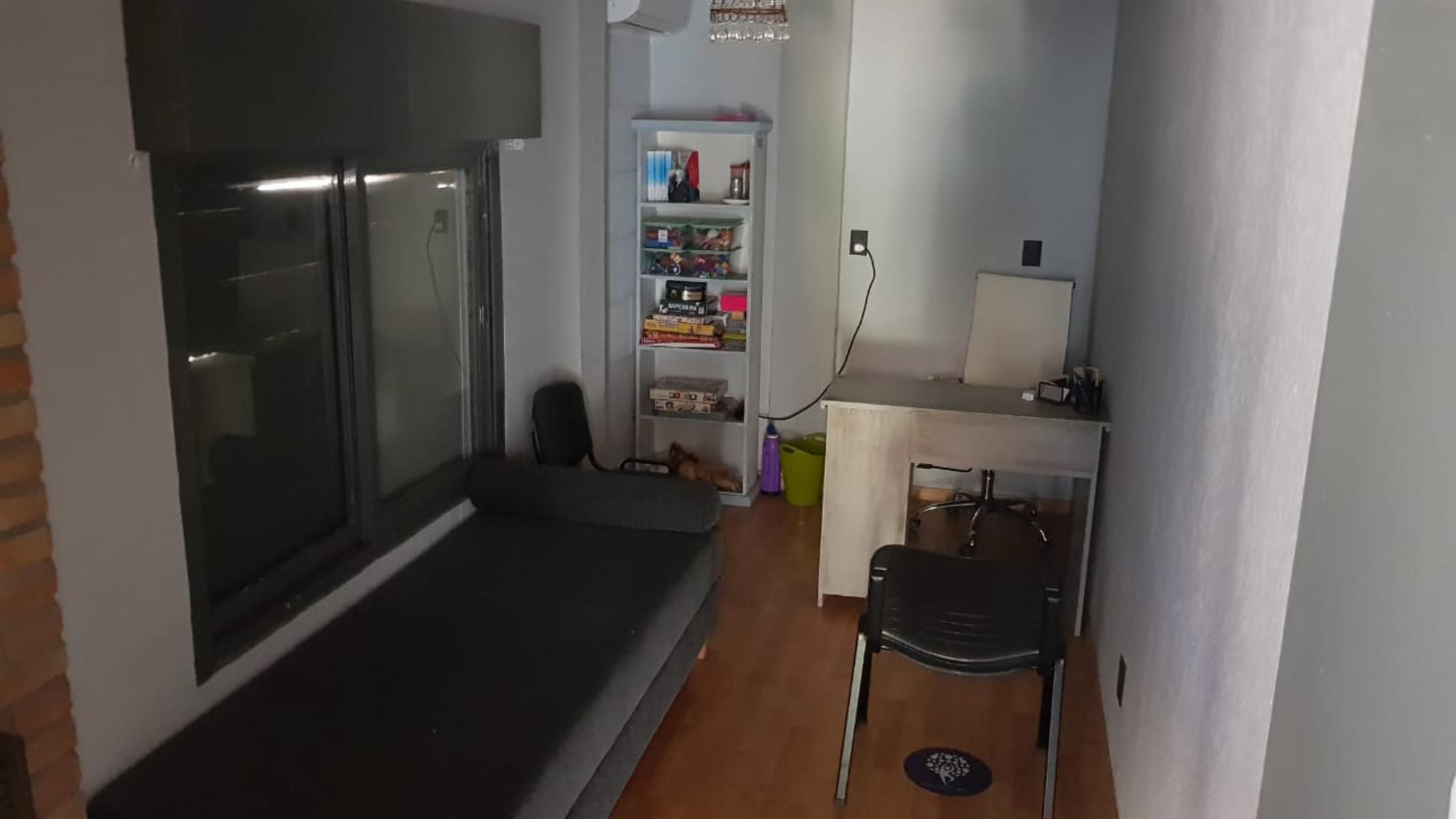 EXCELENTES CONSULTORIOS EN LOTE DE 8,8 x 30 mts. - 10