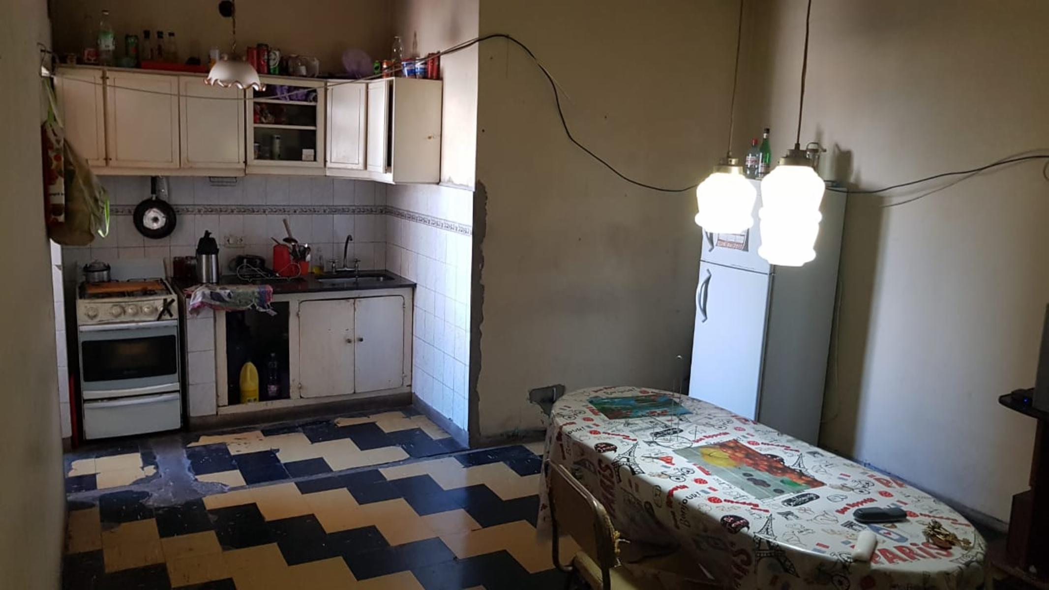 EXCELENTE DEPARTAMENTO 2 AMBIENTES CON LAVADERO, EN PRIMER PISO POR ESCALERA. — foto 2