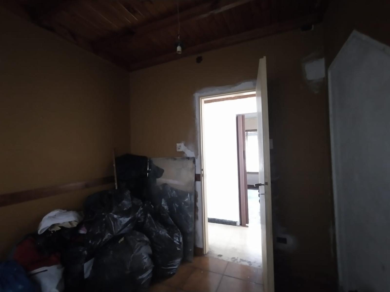 EXCELENTE CASA EN LOTE PROPIO CON 4 HABITACIONES, 2 BAÑOS, PATIO Y PARRILLAS — foto 4