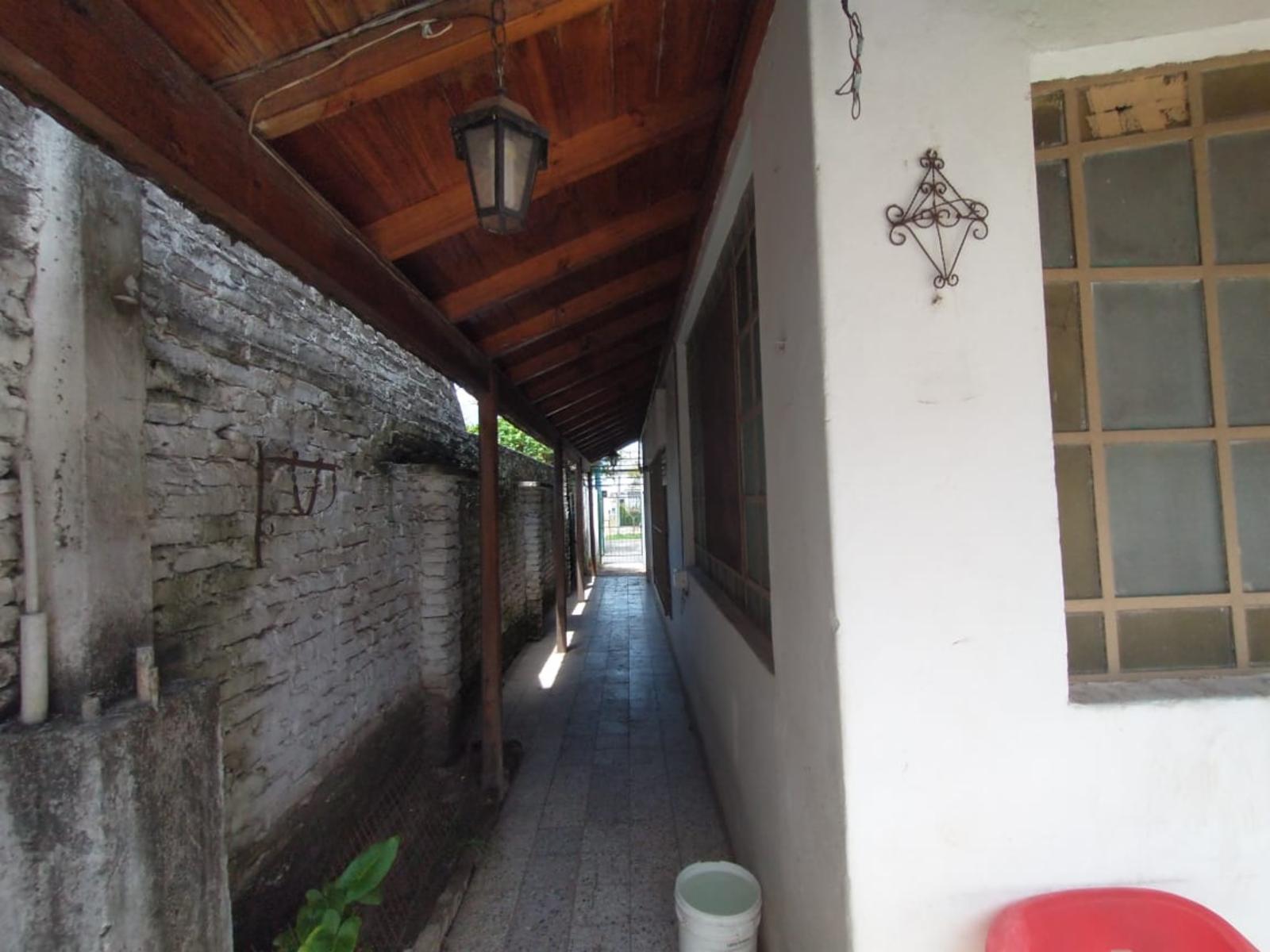 EXCELENTE CASA EN LOTE PROPIO CON 4 HABITACIONES, 2 BAÑOS, PATIO Y PARRILLAS — foto 5