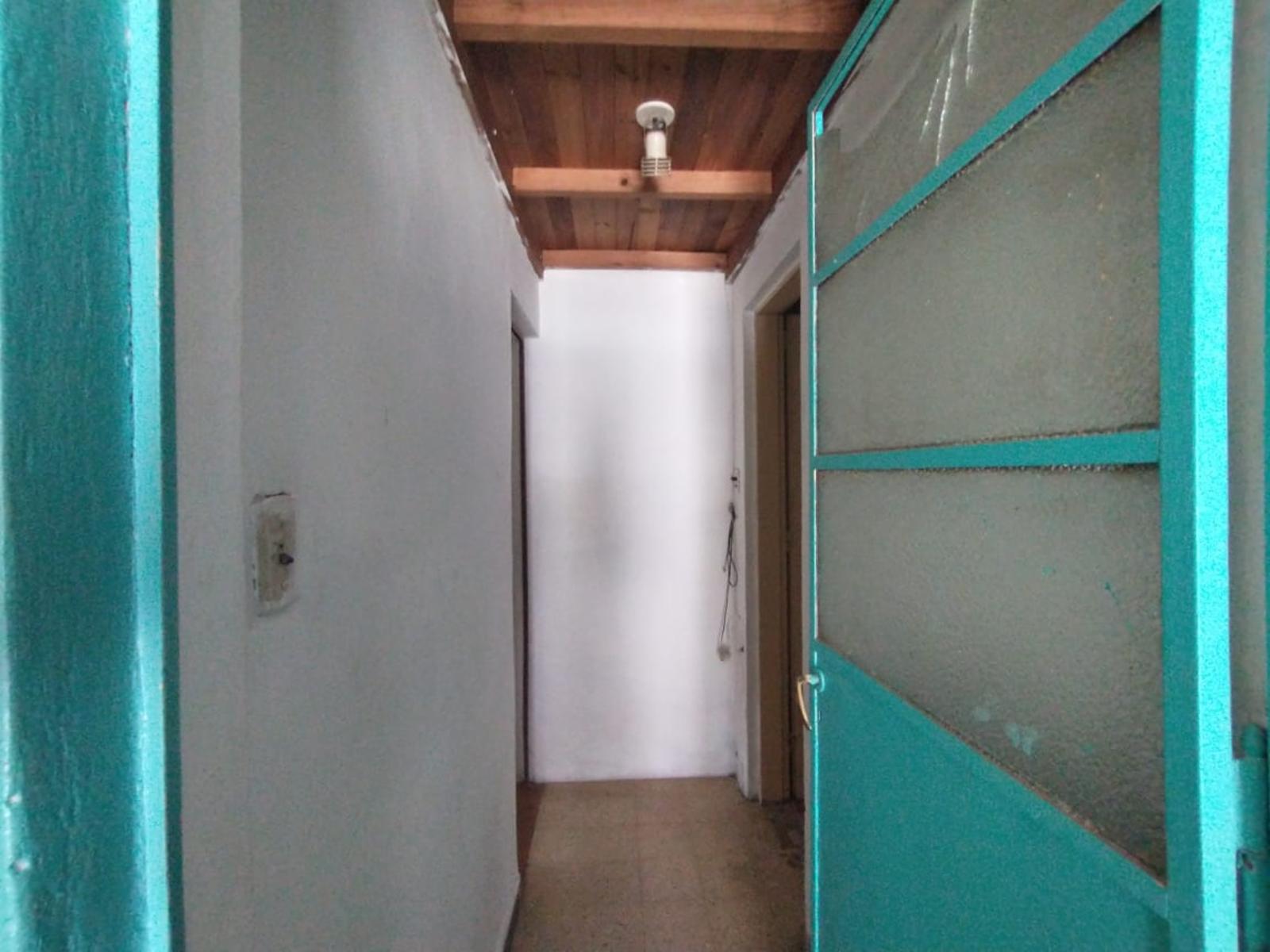 EXCELENTE CASA EN LOTE PROPIO CON 4 HABITACIONES, 2 BAÑOS, PATIO Y PARRILLAS — foto 7