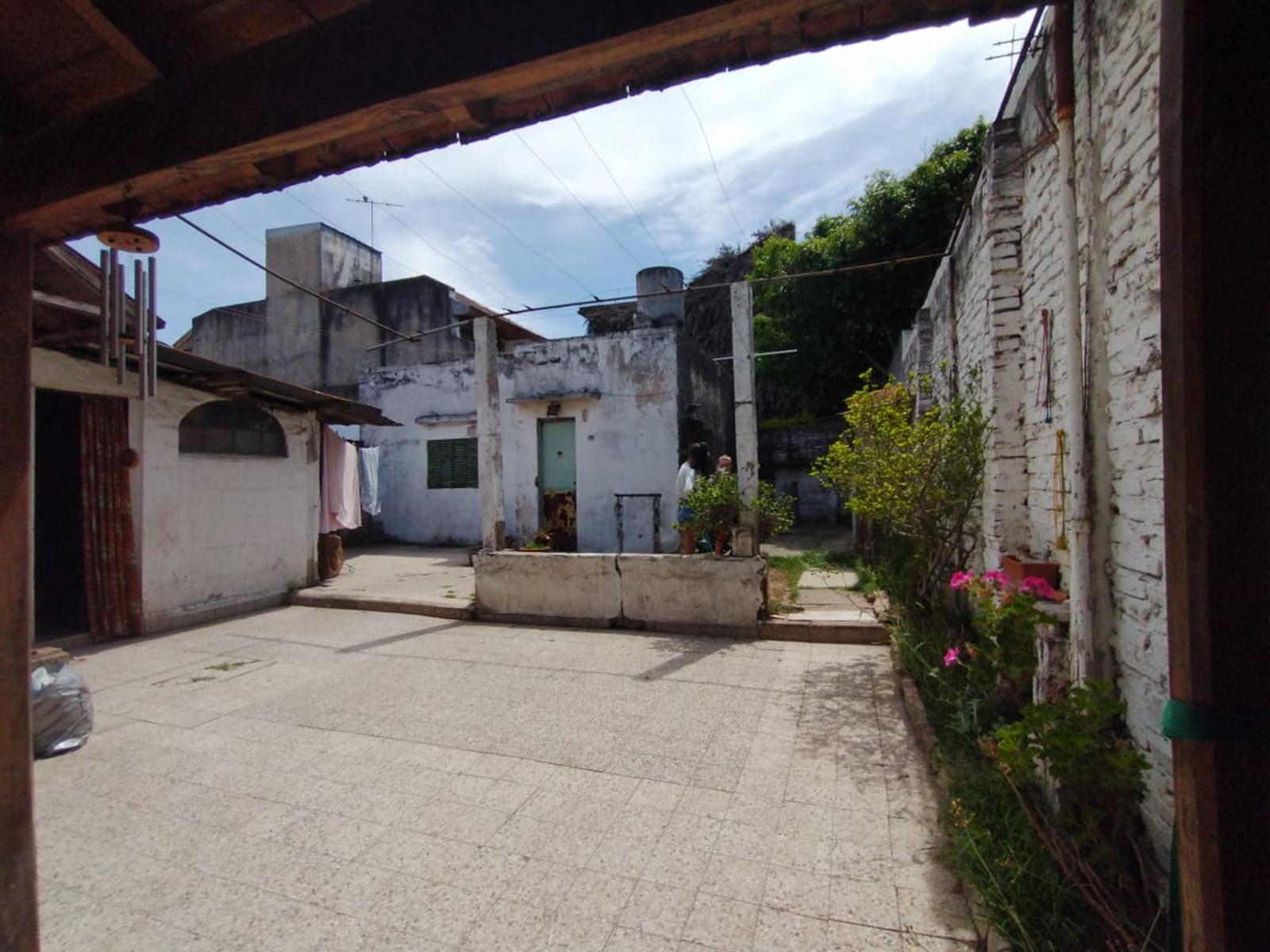 EXCELENTE CASA EN LOTE PROPIO CON 4 HABITACIONES, 2 BAÑOS, PATIO Y PARRILLAS — foto 10