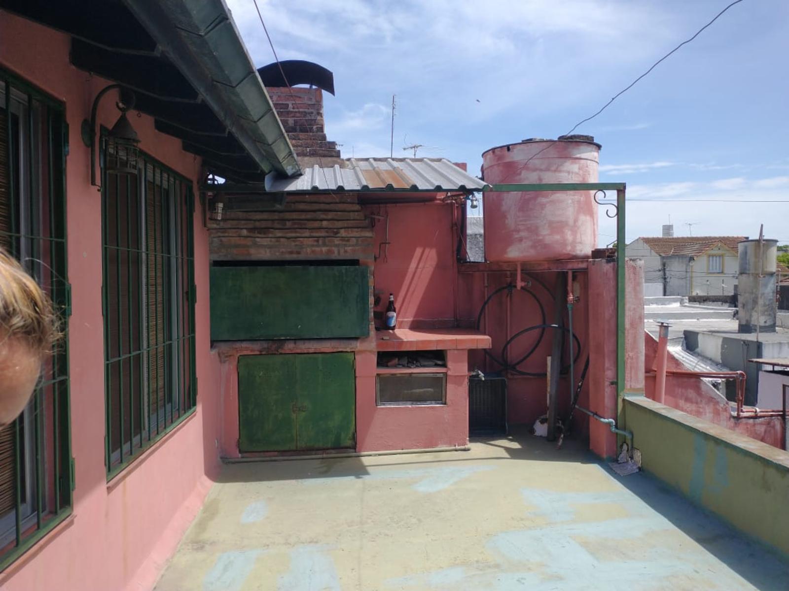 EXCELENTE CASA EN LOTE PROPIO CON 4 HABITACIONES, 2 BAÑOS, PATIO Y PARRILLAS — foto 12