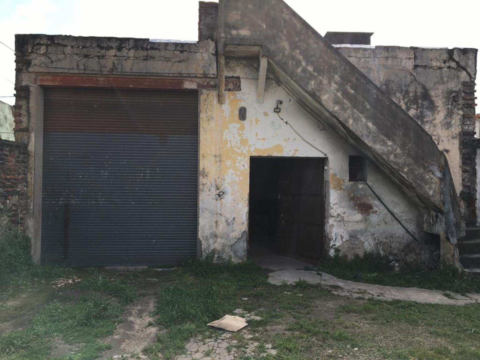 GALPON 200M2 CON BAÑO Y PATIO EN V.BALLESTER, — foto 3
