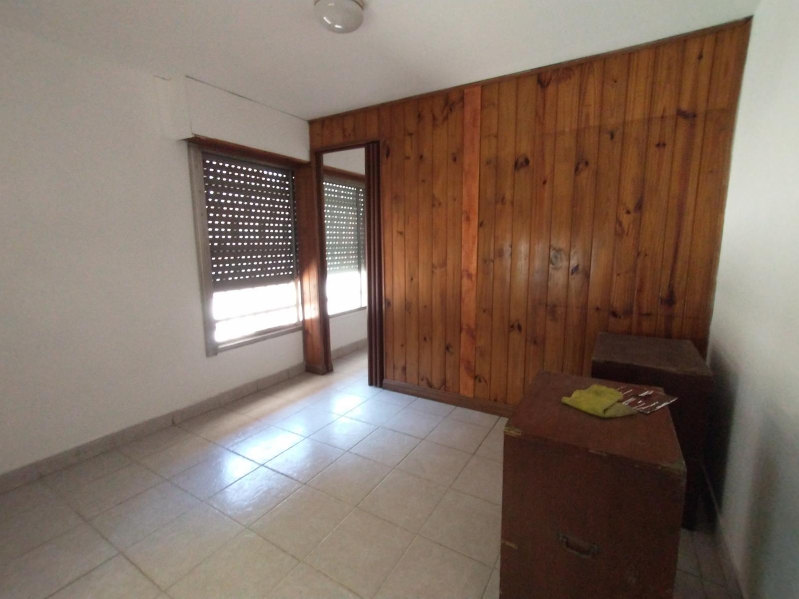 EXCELENTE PH INTERNO EN PLANTA BAJA CON 2 HABITACIONES, COCINA COMEDOR Y BAÑO CON DUCHA. OPCIONAL ESPACIO GUARDA COCHE DISPONIBLE. - 2