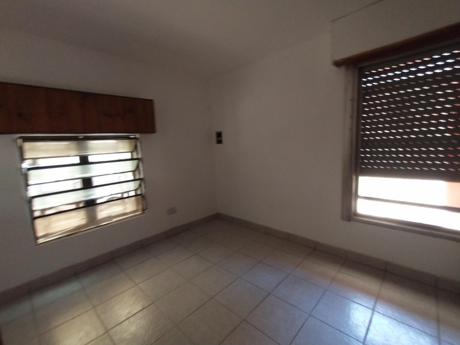 EXCELENTE PH INTERNO EN PLANTA BAJA CON 2 HABITACIONES, COCINA COMEDOR Y BAÑO CON DUCHA. OPCIONAL ESPACIO GUARDA COCHE DISPONIBLE. - 3