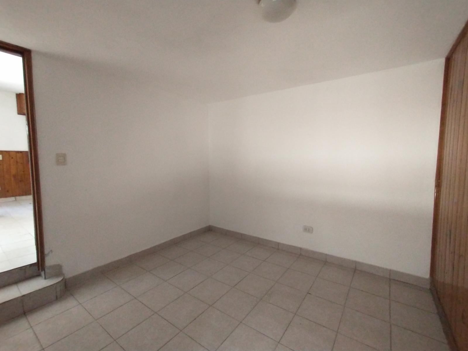 EXCELENTE PH INTERNO EN PLANTA BAJA CON 2 HABITACIONES, COCINA COMEDOR Y BAÑO CON DUCHA. OPCIONAL ESPACIO GUARDA COCHE DISPONIBLE. - 4
