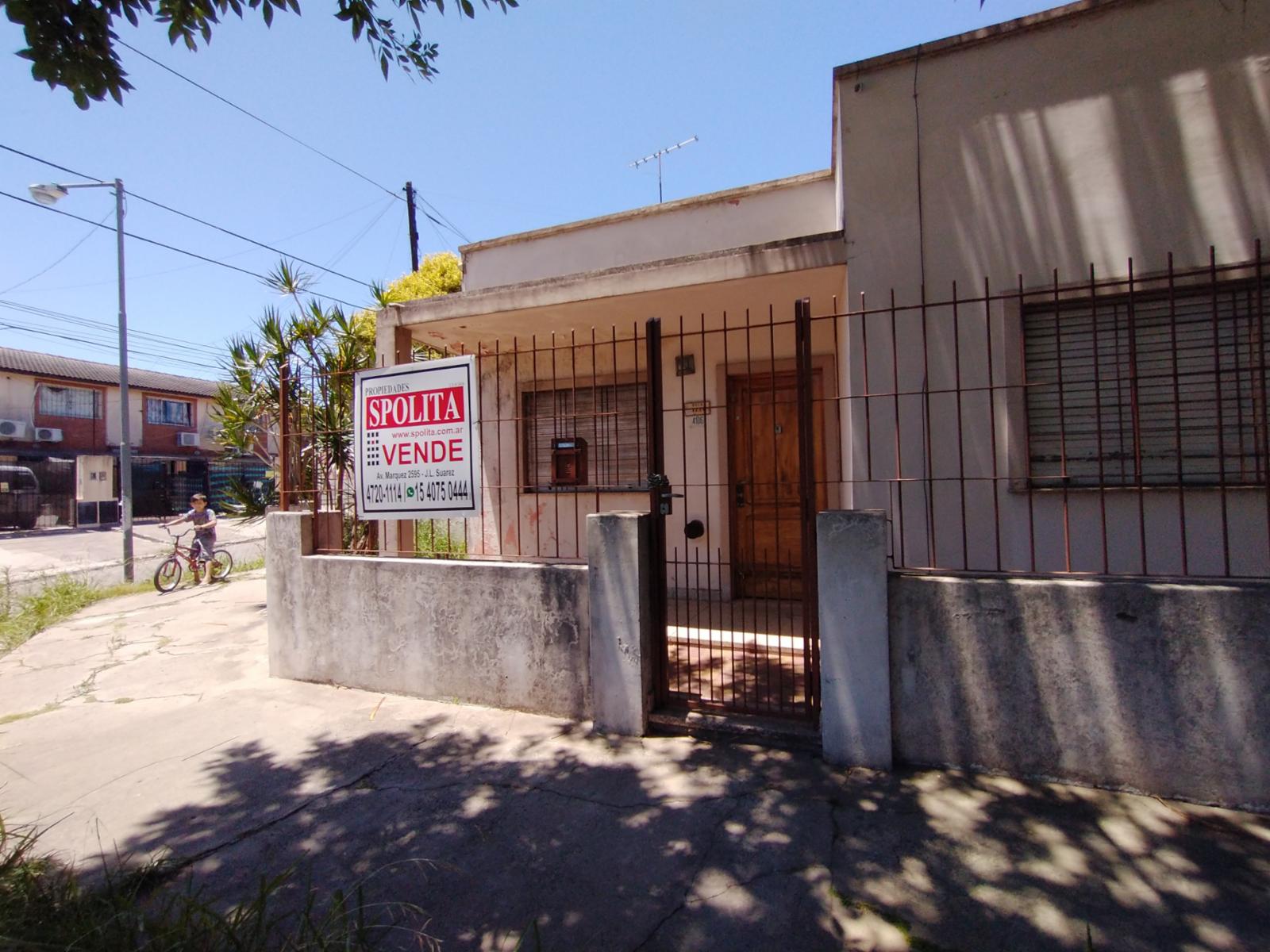 EXCELENTE PH EN ESQUINA CON 2 DORMITORIOS, LIVING, COCINA COMEDOR, BAÑO COMPLETO Y PATIO.