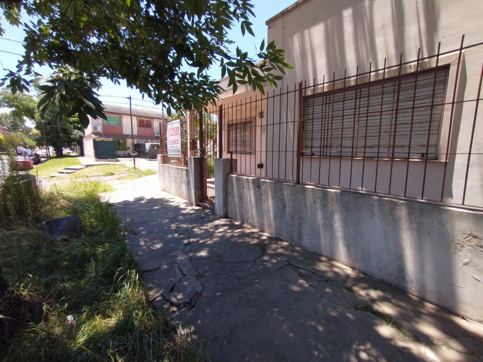 EXCELENTE PH EN ESQUINA CON 2 DORMITORIOS, LIVING, COCINA COMEDOR, BAÑO COMPLETO Y PATIO. — foto 2