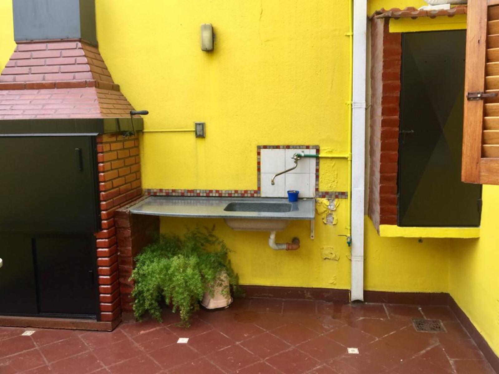 DUPLEX CON MUY BUENA DISTRIBUCIÓN POR TENER 4,30 mts DE ANCHO, CON 3 DORMITORIOS Y PATIO CON PARRILLA. — foto 13