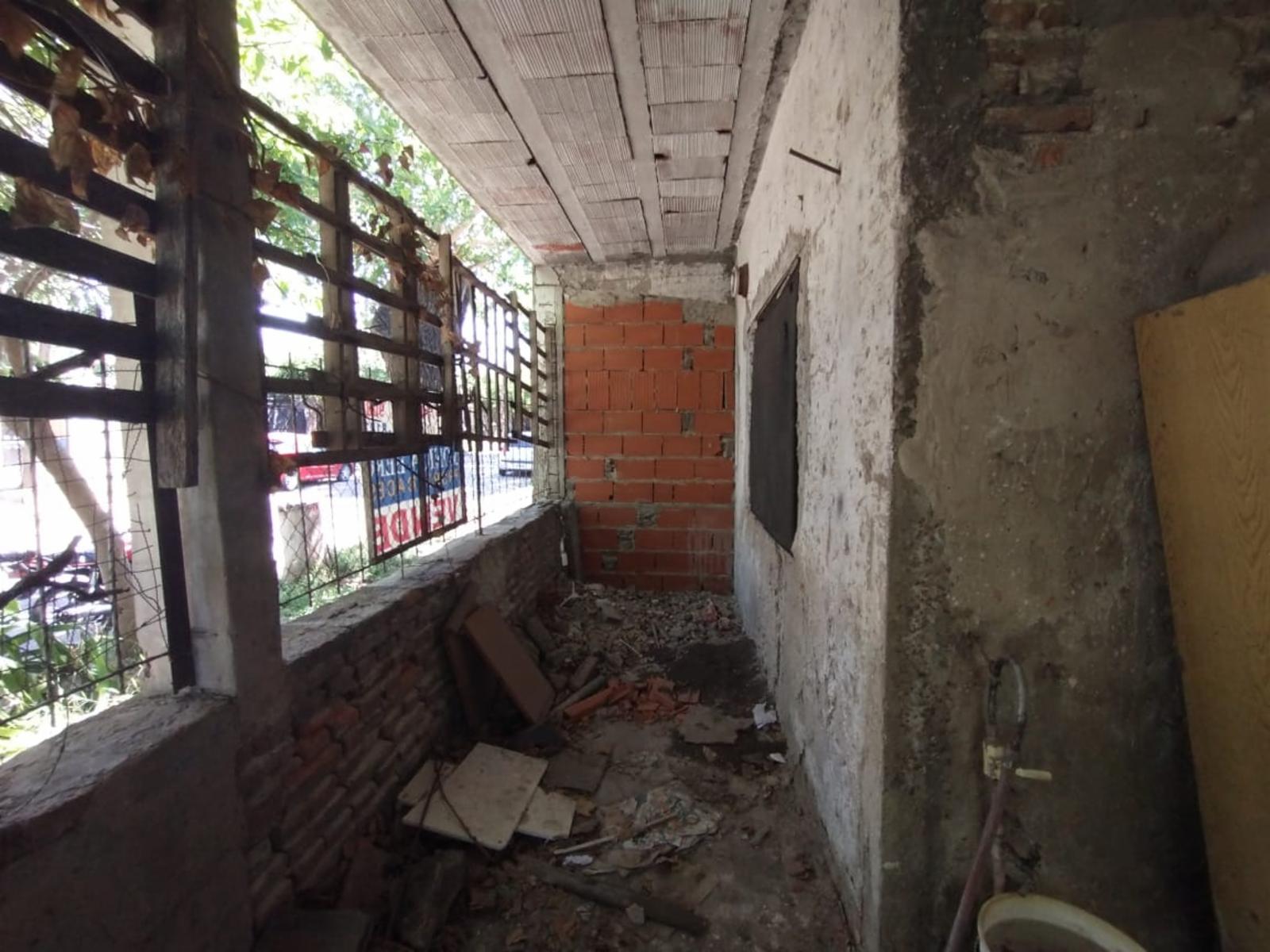 CASA A REFACCIONAR EN MUY BUEN LOTE EN ESQUINA CON ESPACIO PARA 2 VIVIENDAS EN LA LOCALIDAD DE BOULOGNE — foto 3