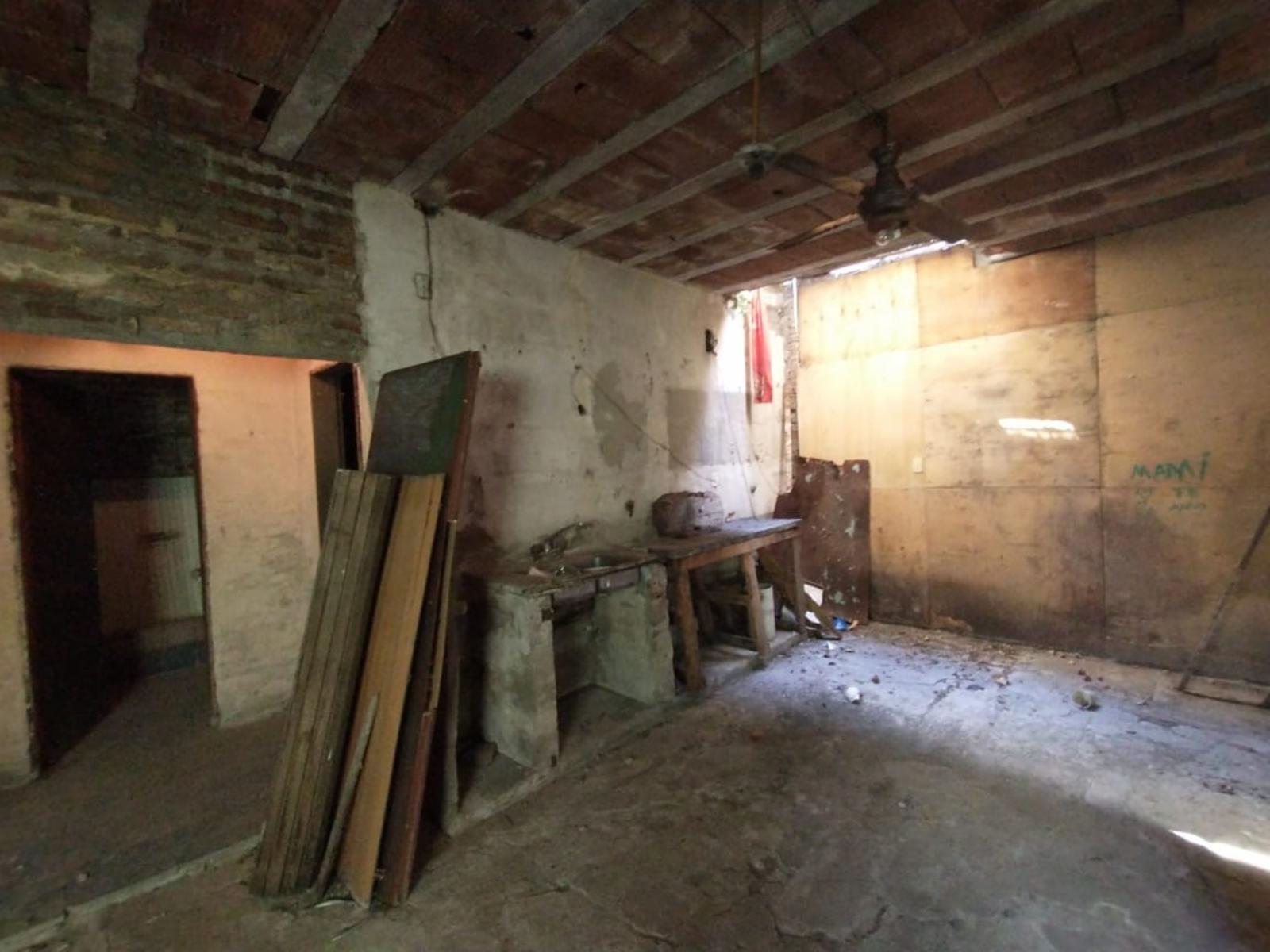 CASA A REFACCIONAR EN MUY BUEN LOTE EN ESQUINA CON ESPACIO PARA 2 VIVIENDAS EN LA LOCALIDAD DE BOULOGNE — foto 5