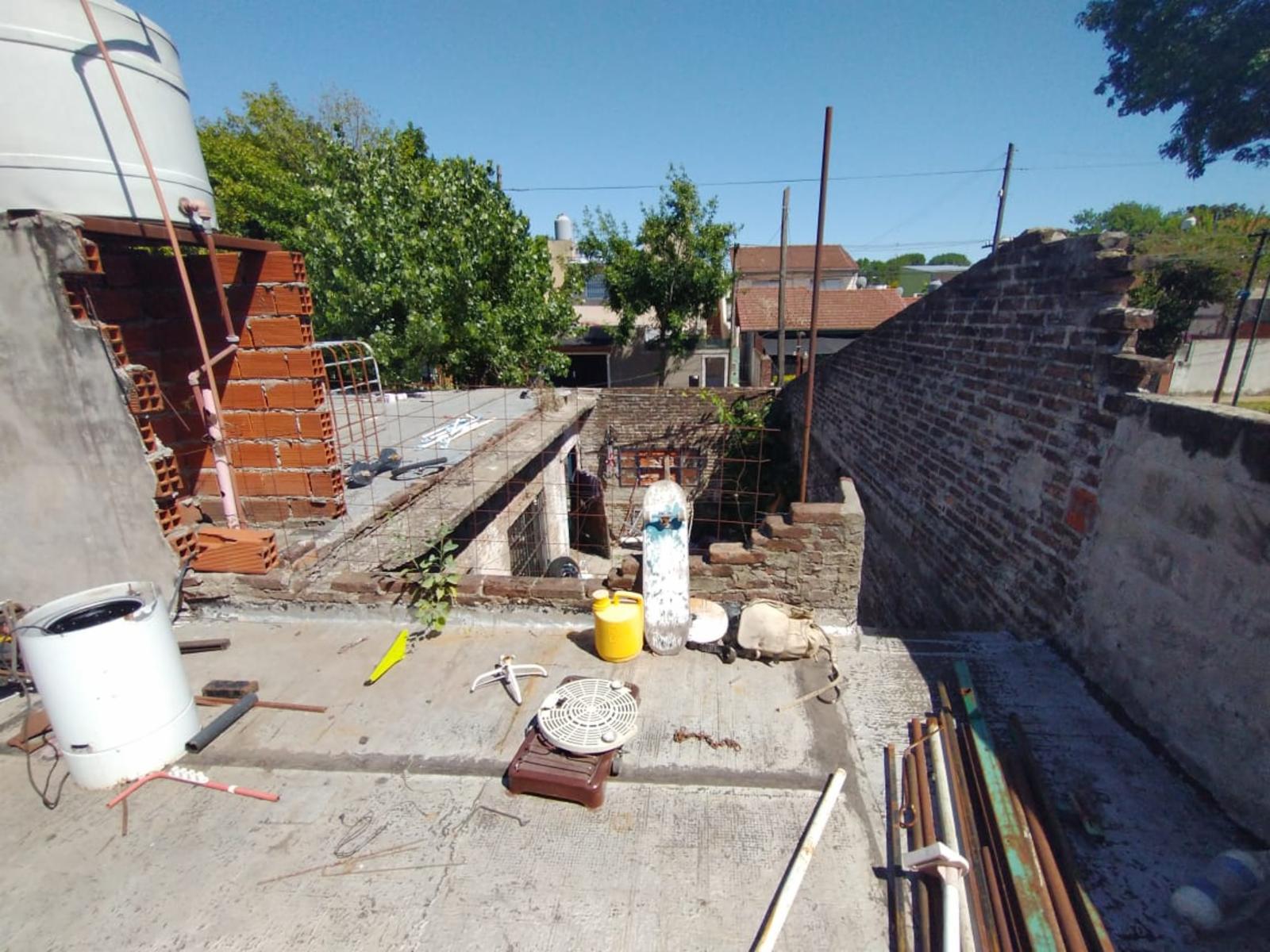 CASA A REFACCIONAR EN MUY BUEN LOTE EN ESQUINA CON ESPACIO PARA 2 VIVIENDAS EN LA LOCALIDAD DE BOULOGNE — foto 7