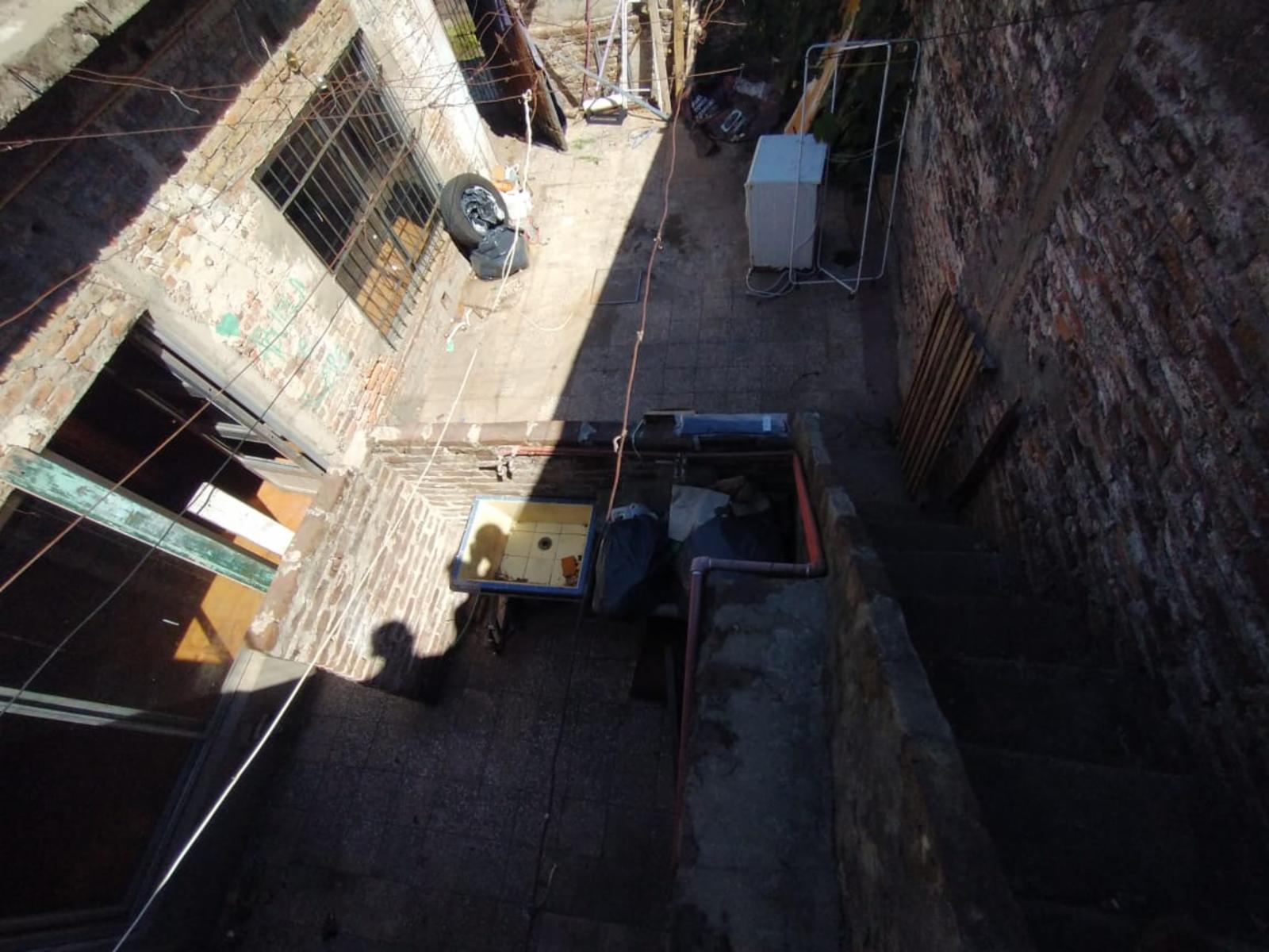 CASA A REFACCIONAR EN MUY BUEN LOTE EN ESQUINA CON ESPACIO PARA 2 VIVIENDAS EN LA LOCALIDAD DE BOULOGNE — foto 8