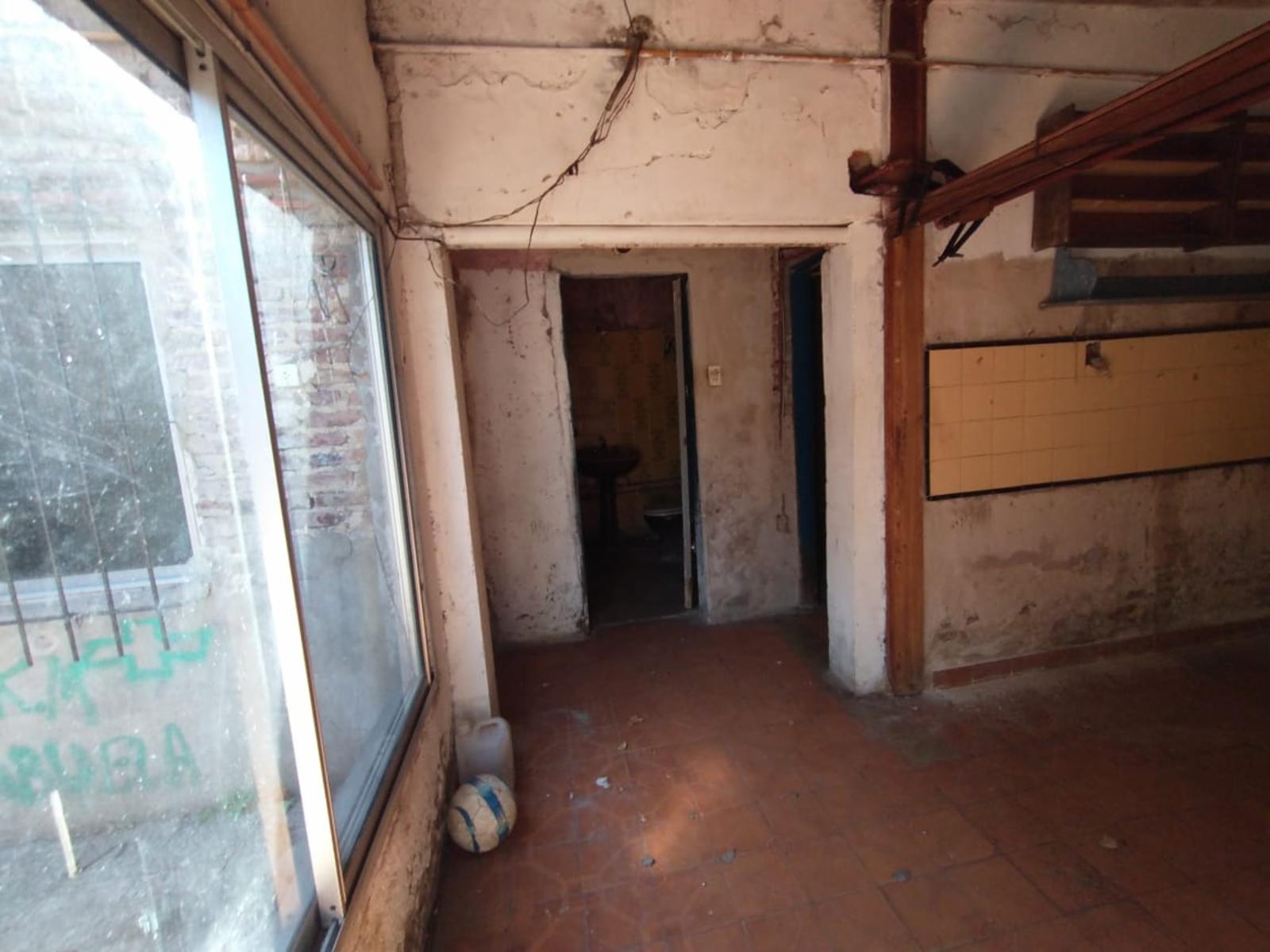 CASA A REFACCIONAR EN MUY BUEN LOTE EN ESQUINA CON ESPACIO PARA 2 VIVIENDAS EN LA LOCALIDAD DE BOULOGNE — foto 13