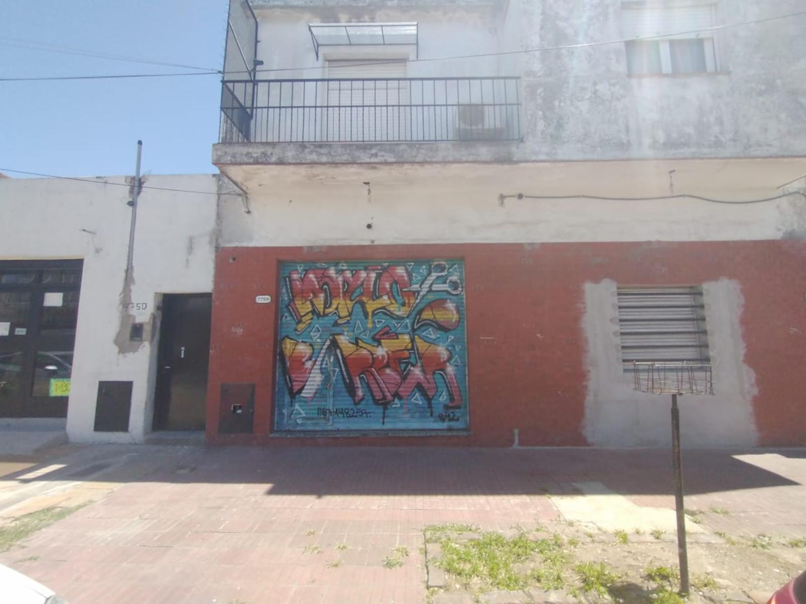 LOCAL DE 4 X 7 mts CON PERSIANA METÁLICA A METROS DE AVENIDA MÁRQUEZ . - 6
