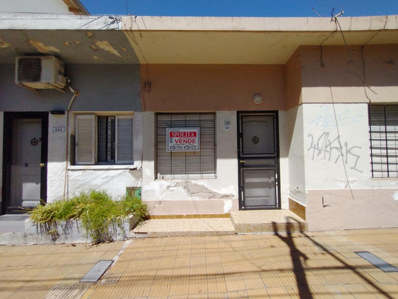 PH FRENTE PLANTA BAJA EN MUY BUENA ZONA RESIDENCIAL, CON LIVING, COMEDOR, COCINA, BAÑO COMPLETO, HABITACIÓN CON PLACARD Y PATIO CUBIERTO CON LAVADERO. — foto 2