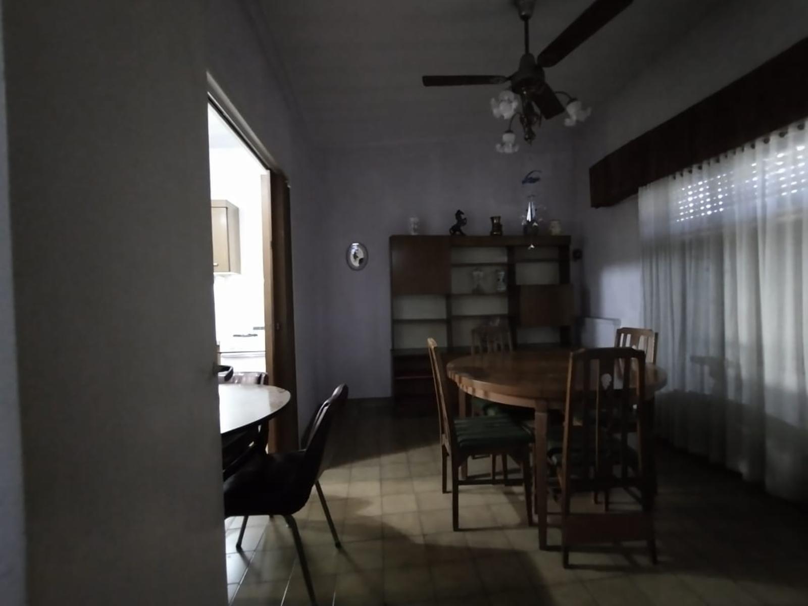 PH FRENTE PLANTA BAJA EN MUY BUENA ZONA RESIDENCIAL, CON LIVING, COMEDOR, COCINA, BAÑO COMPLETO, HABITACIÓN CON PLACARD Y PATIO CUBIERTO CON LAVADERO. — foto 5