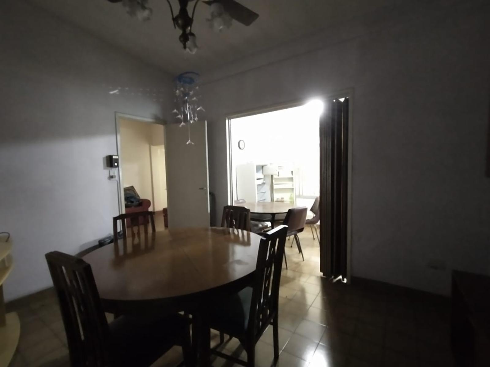PH FRENTE PLANTA BAJA EN MUY BUENA ZONA RESIDENCIAL, CON LIVING, COMEDOR, COCINA, BAÑO COMPLETO, HABITACIÓN CON PLACARD Y PATIO CUBIERTO CON LAVADERO. — foto 14